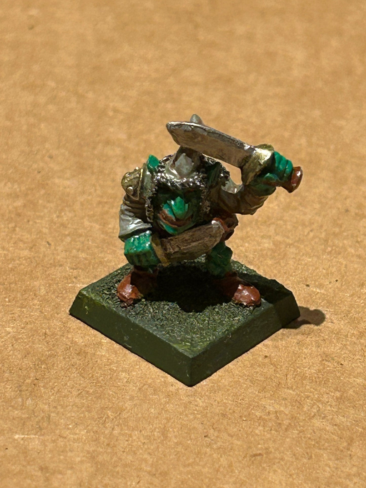 Warhammer fantasy iron claw goblin with two swords
