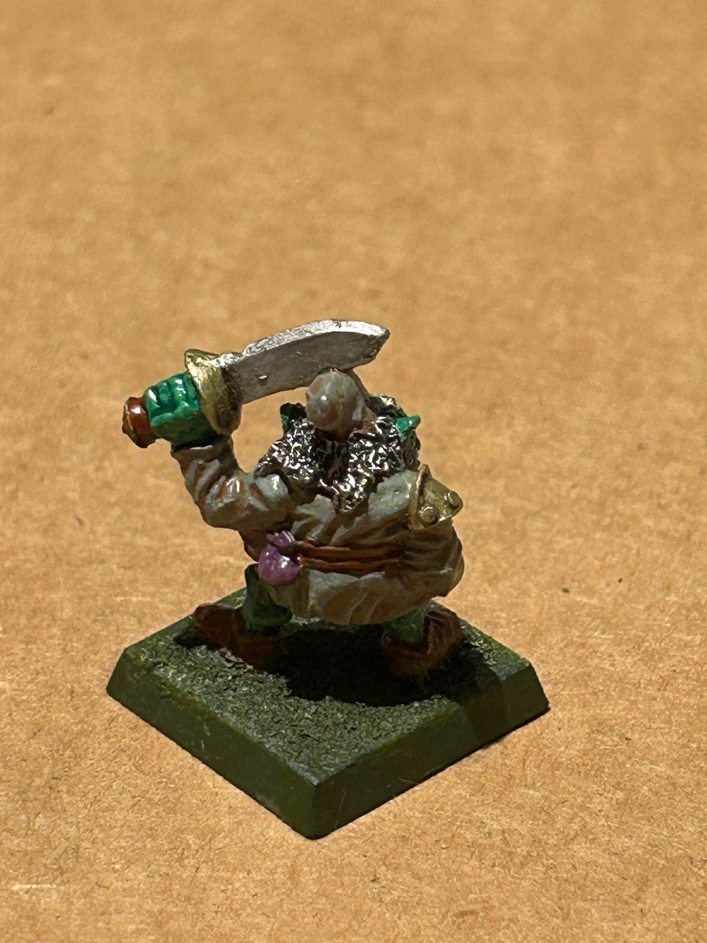 Warhammer fantasy iron claw goblin with two swords