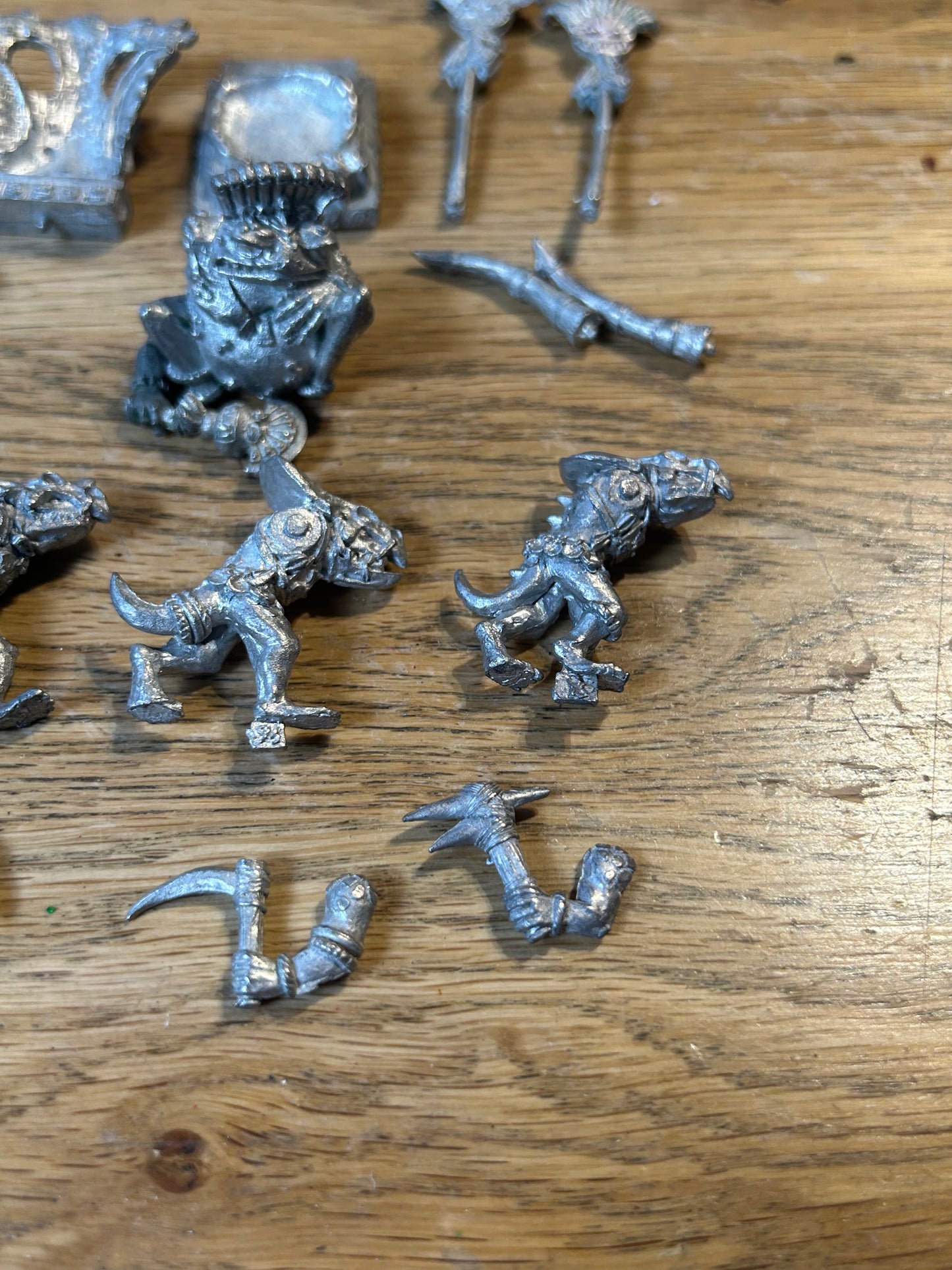 WARHAMMER LIZARDMEN SLANN MAGE PRIEST COMPLETE METAL OOP (one saurus warrior is missing his arm and a replacement metal arm is included)
