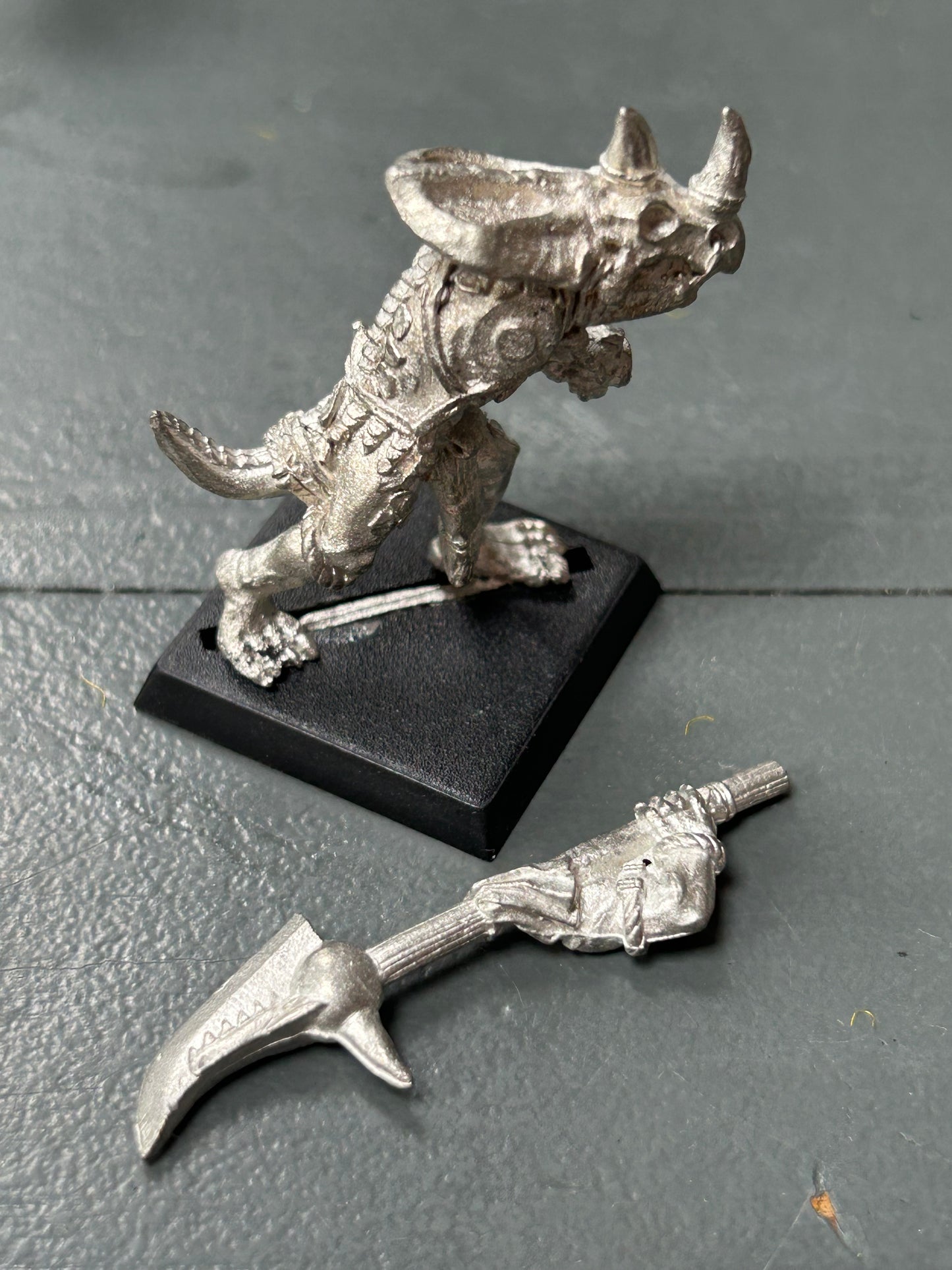 Warhammer fantasy Warhammer - Lizardmen - Classic Metal Temple Guard saurus (2 available)