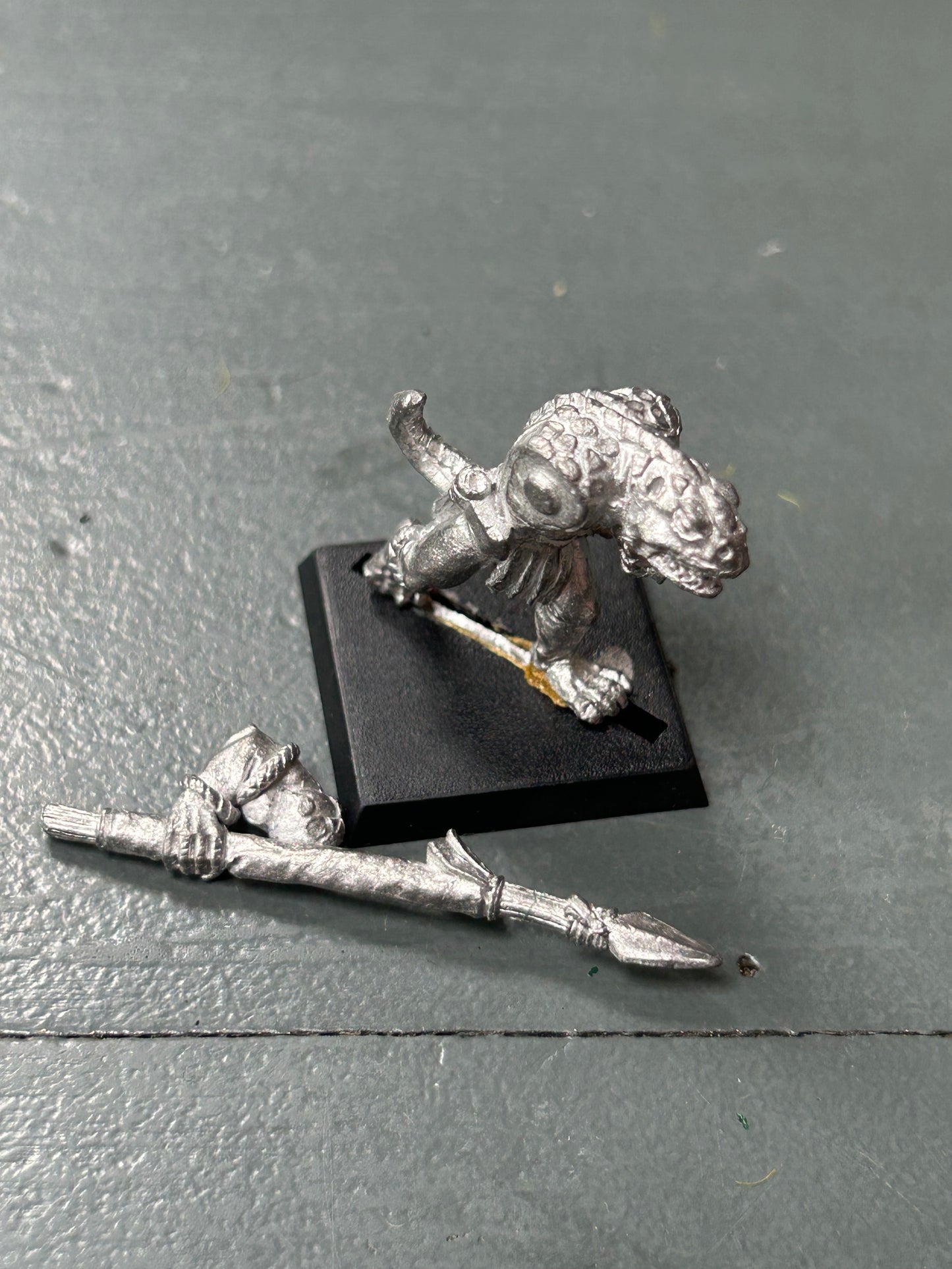 Warhammer fantasy saurus warrior with spear lizardmen