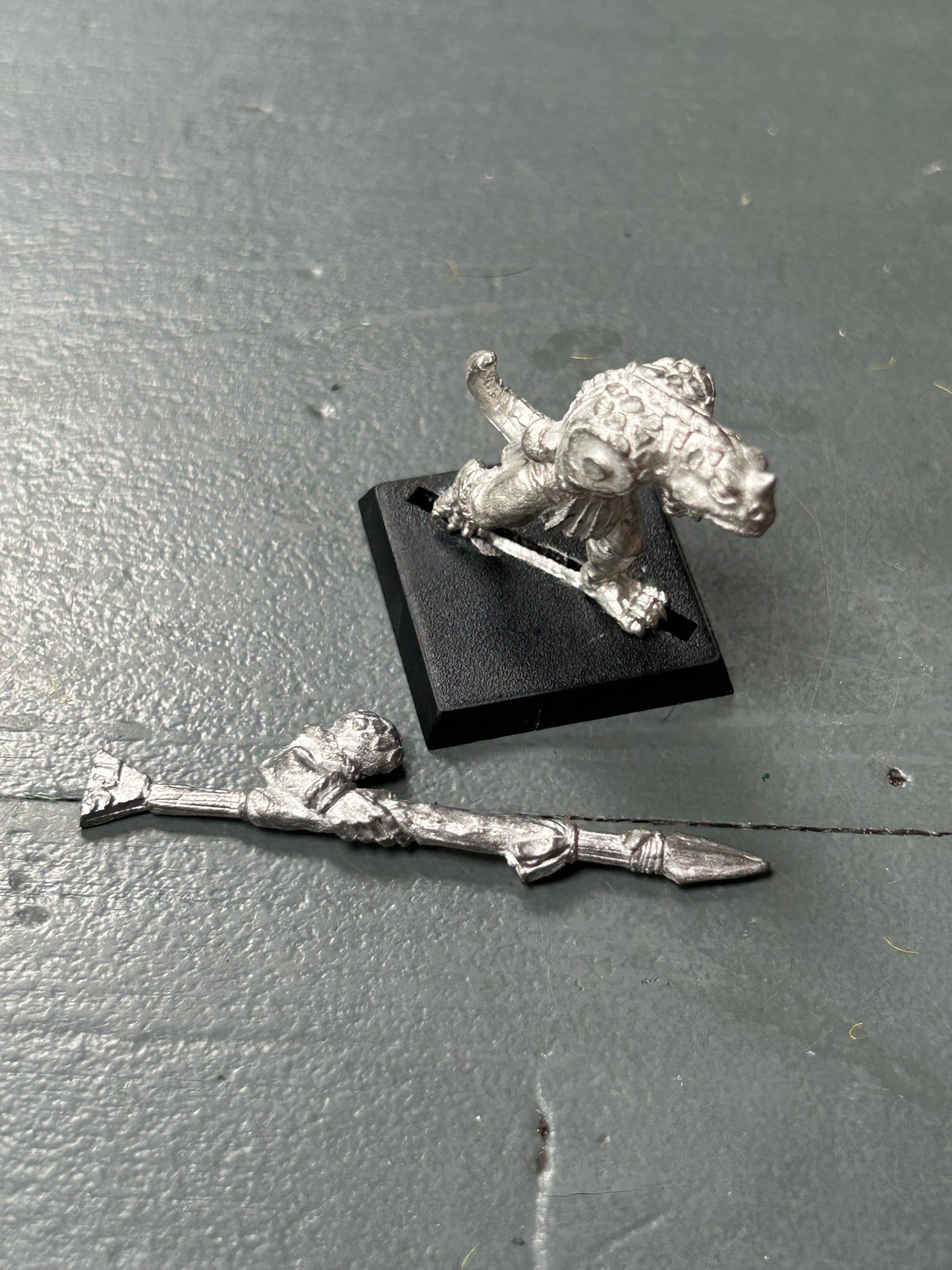 Warhammer fantasy saurus warrior with spear lizardmen