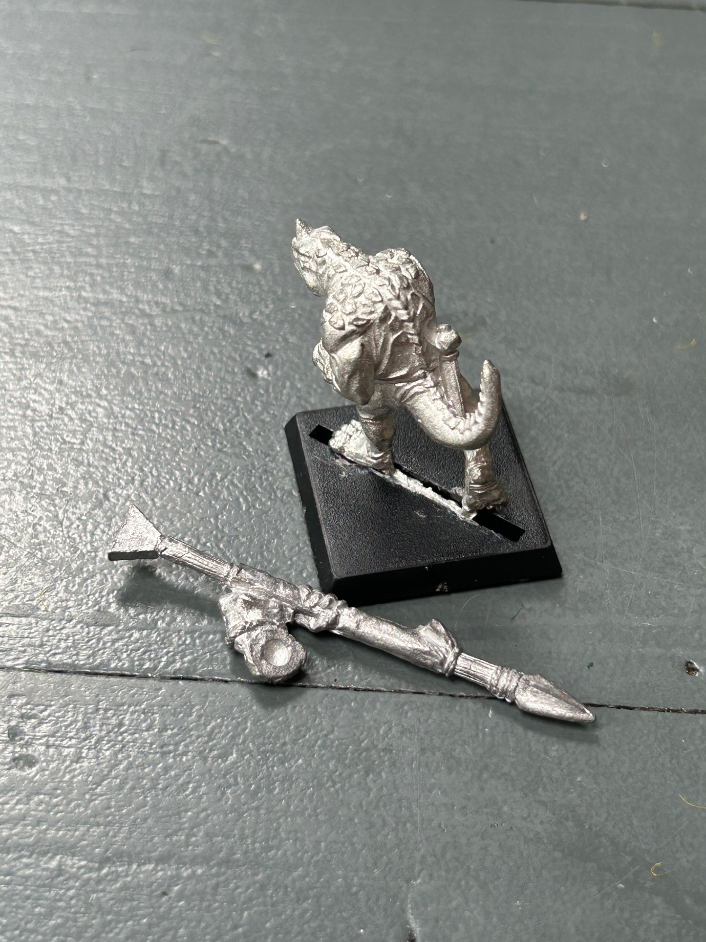 Warhammer fantasy saurus warrior with spear lizardmen