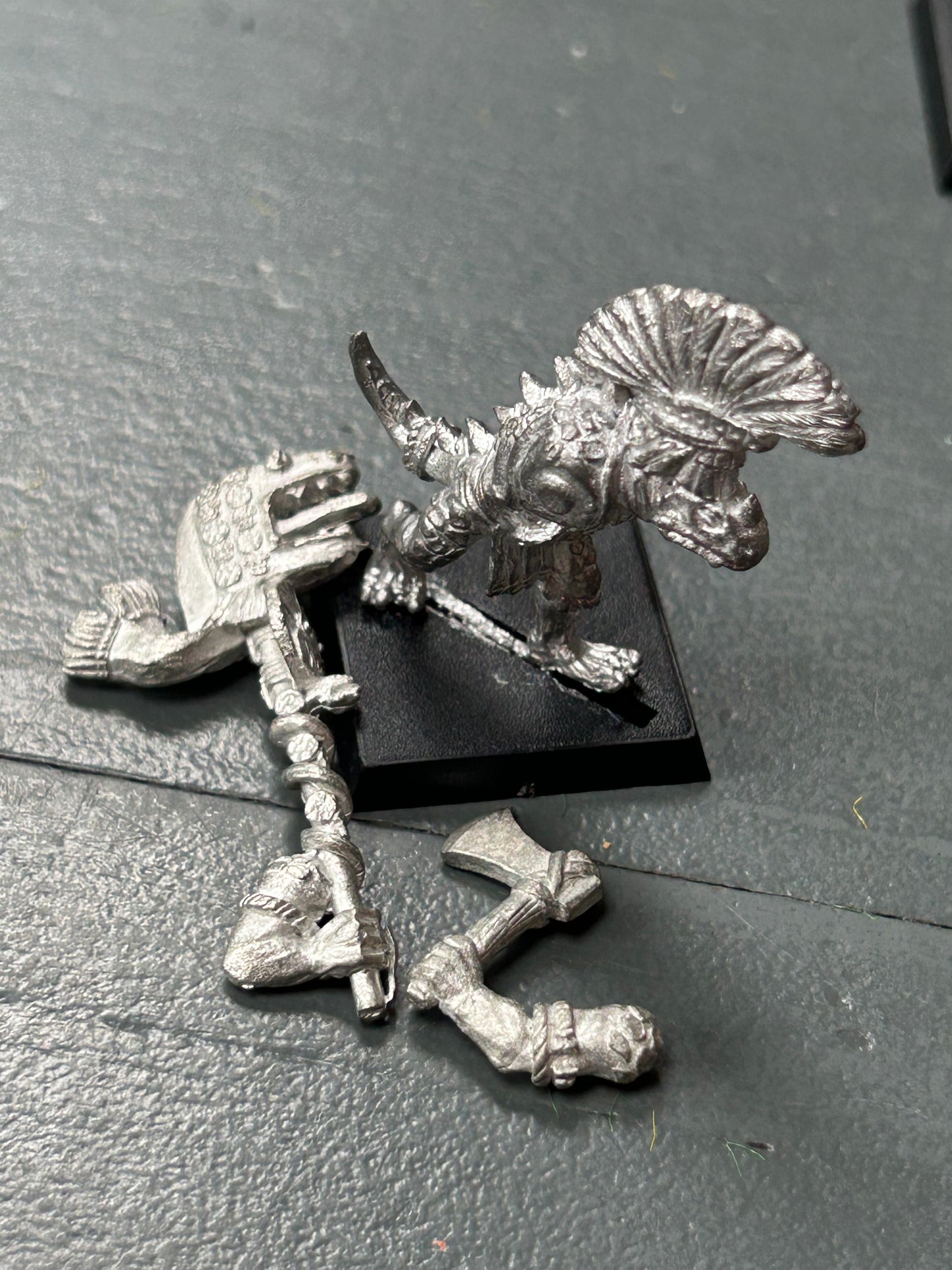 Warhammer - Lizardmen - Classic Metal Saurus Standard Bearer