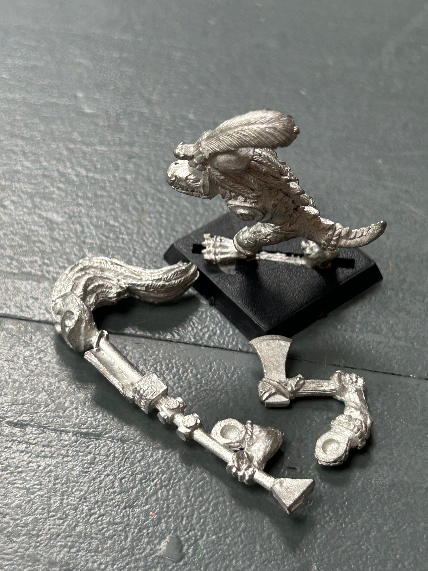 Warhammer - Lizardmen - Classic Metal Saurus Standard Bearer