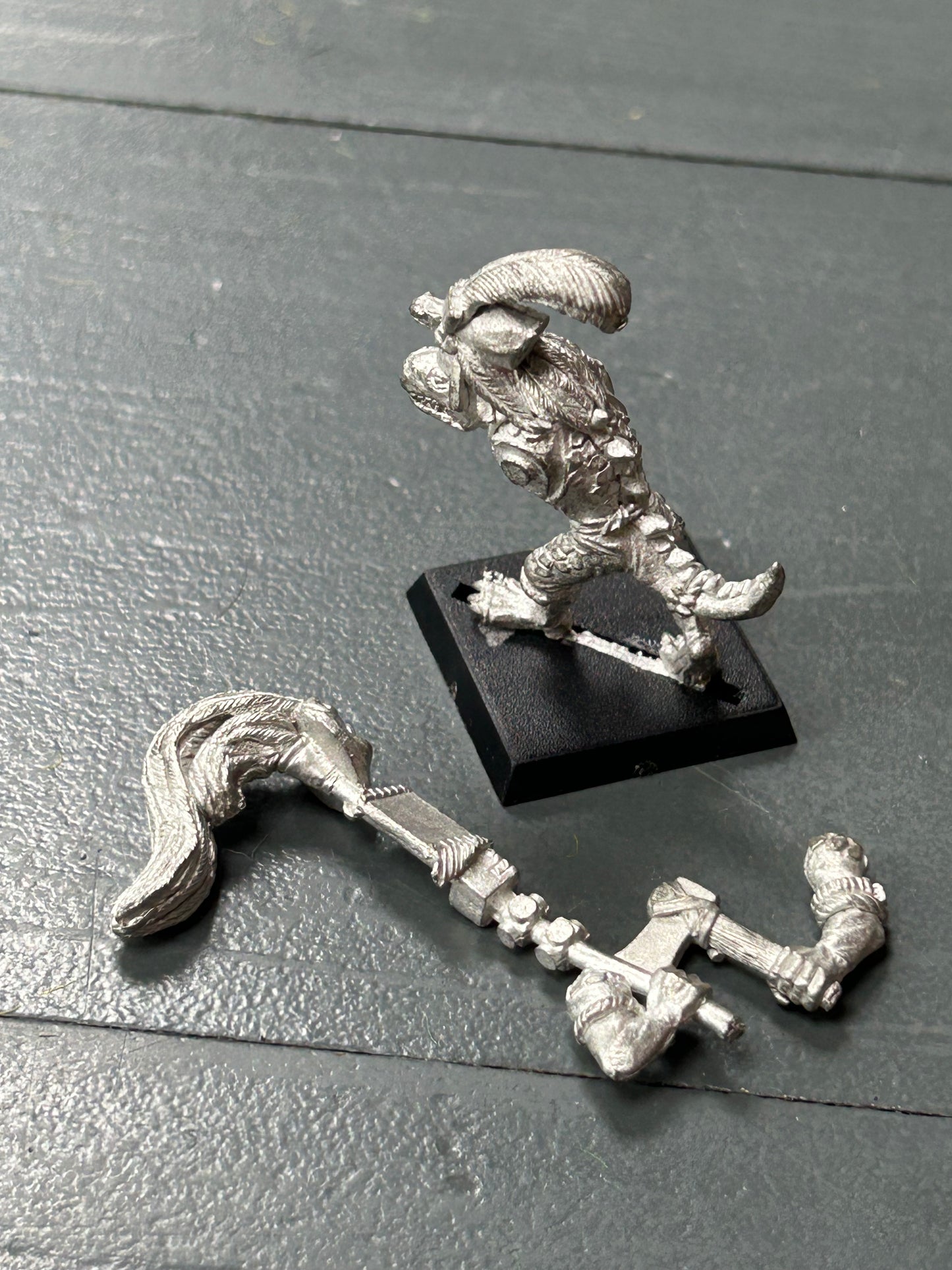 Warhammer - Lizardmen - Classic Metal Saurus Standard Bearer