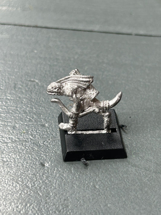 Warhammer fantasy skink with bow archer lizardmen