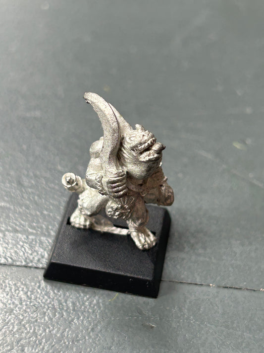 CITADEL WARHAMMER fantasy LIZARDMEN SKINK CHAMPION with sword and javelin