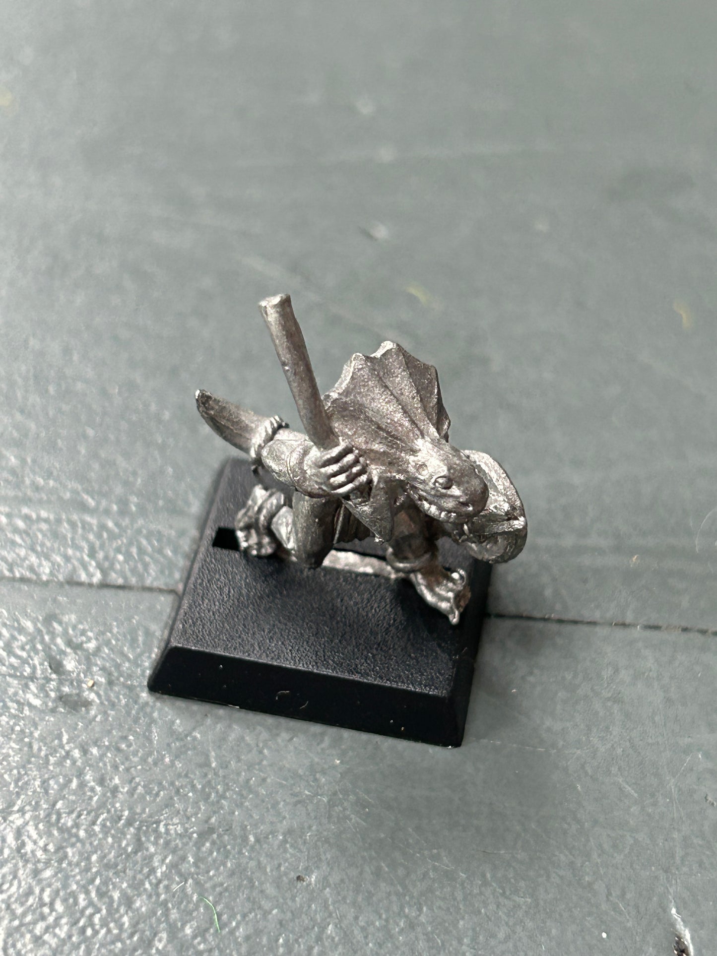 CITADEL WARHAMMER fantasy LIZARDMEN SKINK with javelin