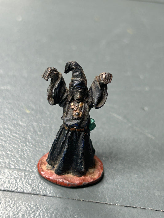 Warhammer Citadel C02/2e young Wizard  casting spell Metal Figure 1980s GW