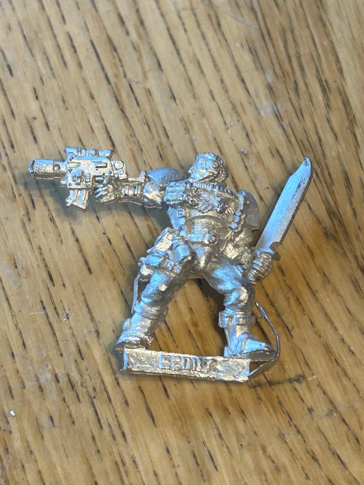 Scout - bolt pistol & sword - Space Marine - Metal - TE037
(5 available)