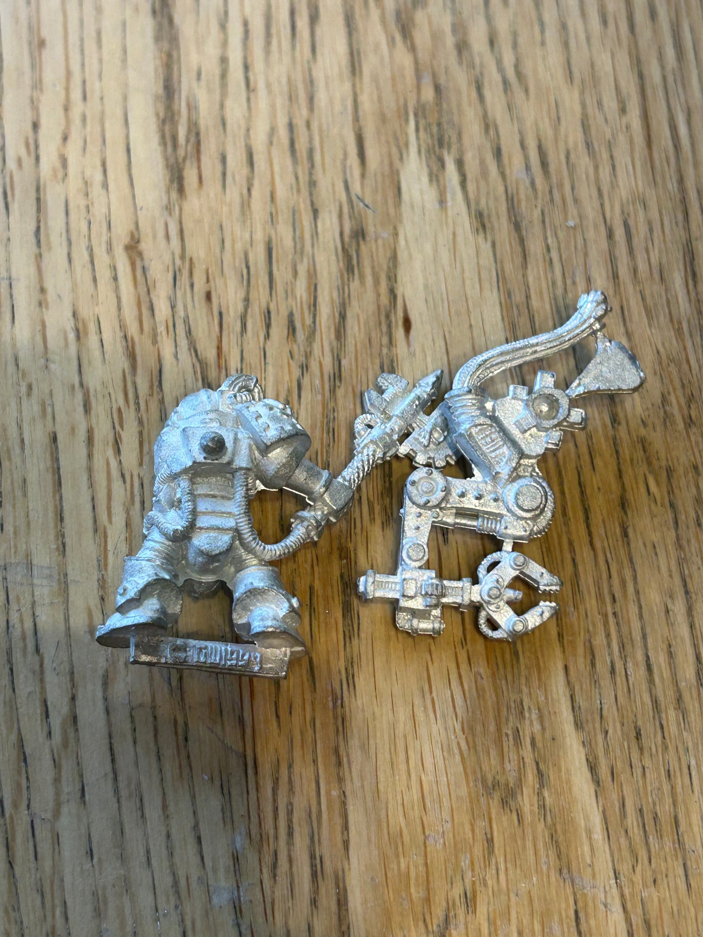 Space Marines - Techmarine with Power Axe -l