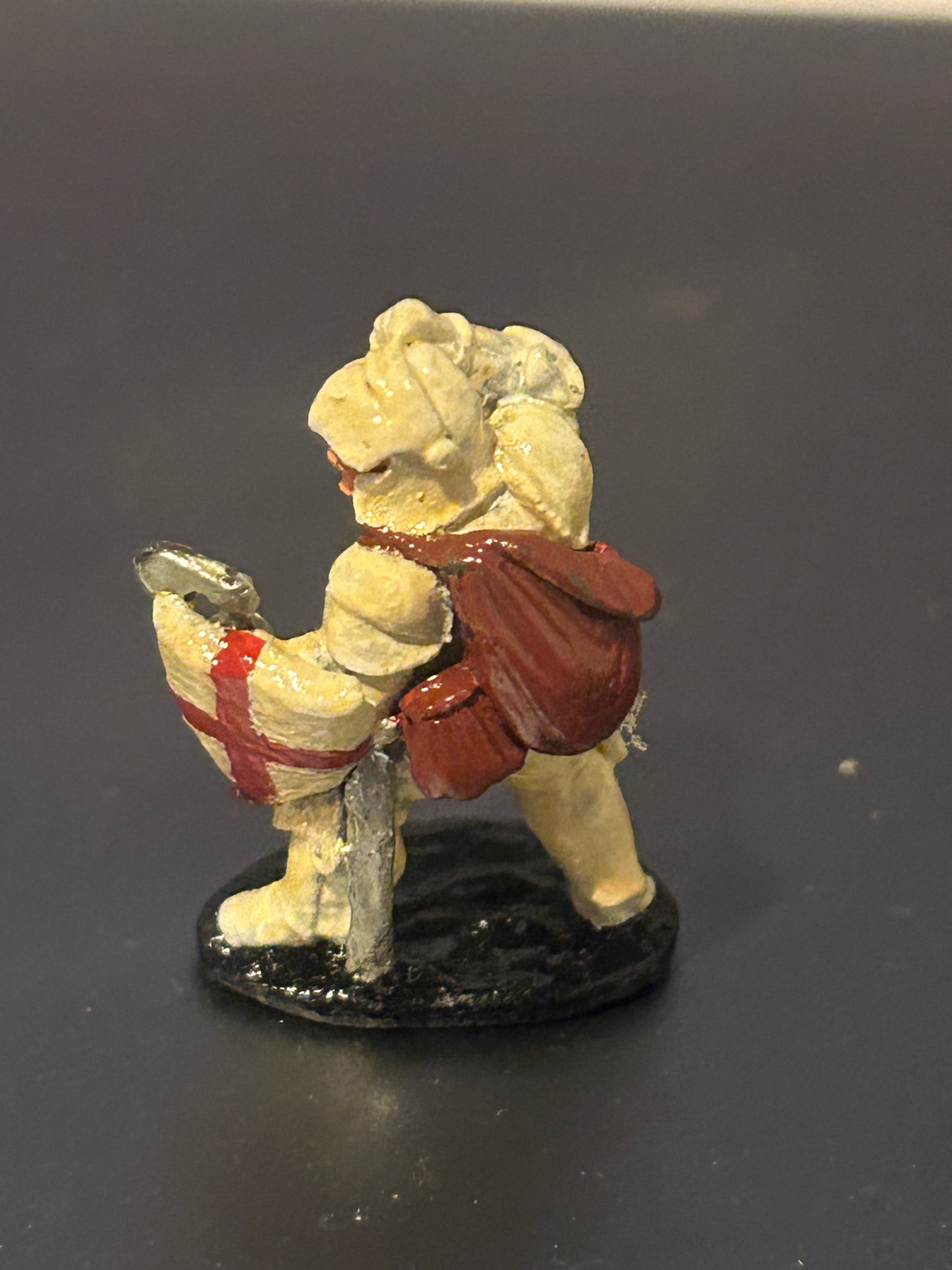 Citadel Warhammer 80s Empire pre-slotta C01 Fighter Paladin with hand axe 1C-13 fantasy tribes fighters FTF-22
bretonnian