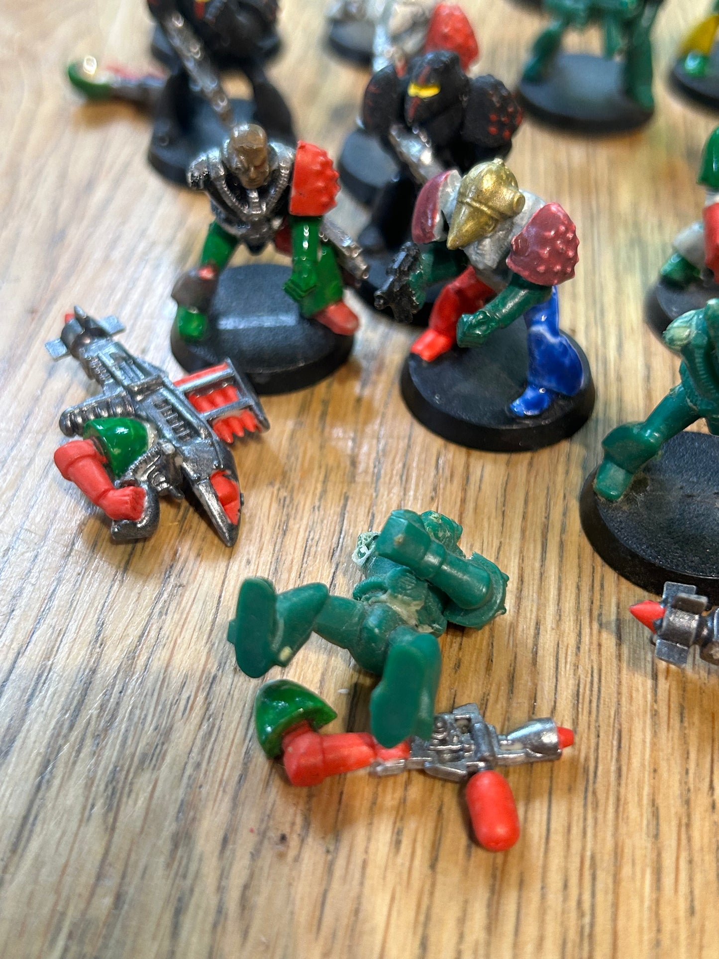 Warhammer 40k Rogue Trader RB1 plastic marines x121 (no backpacks and some heavy paint and glue)