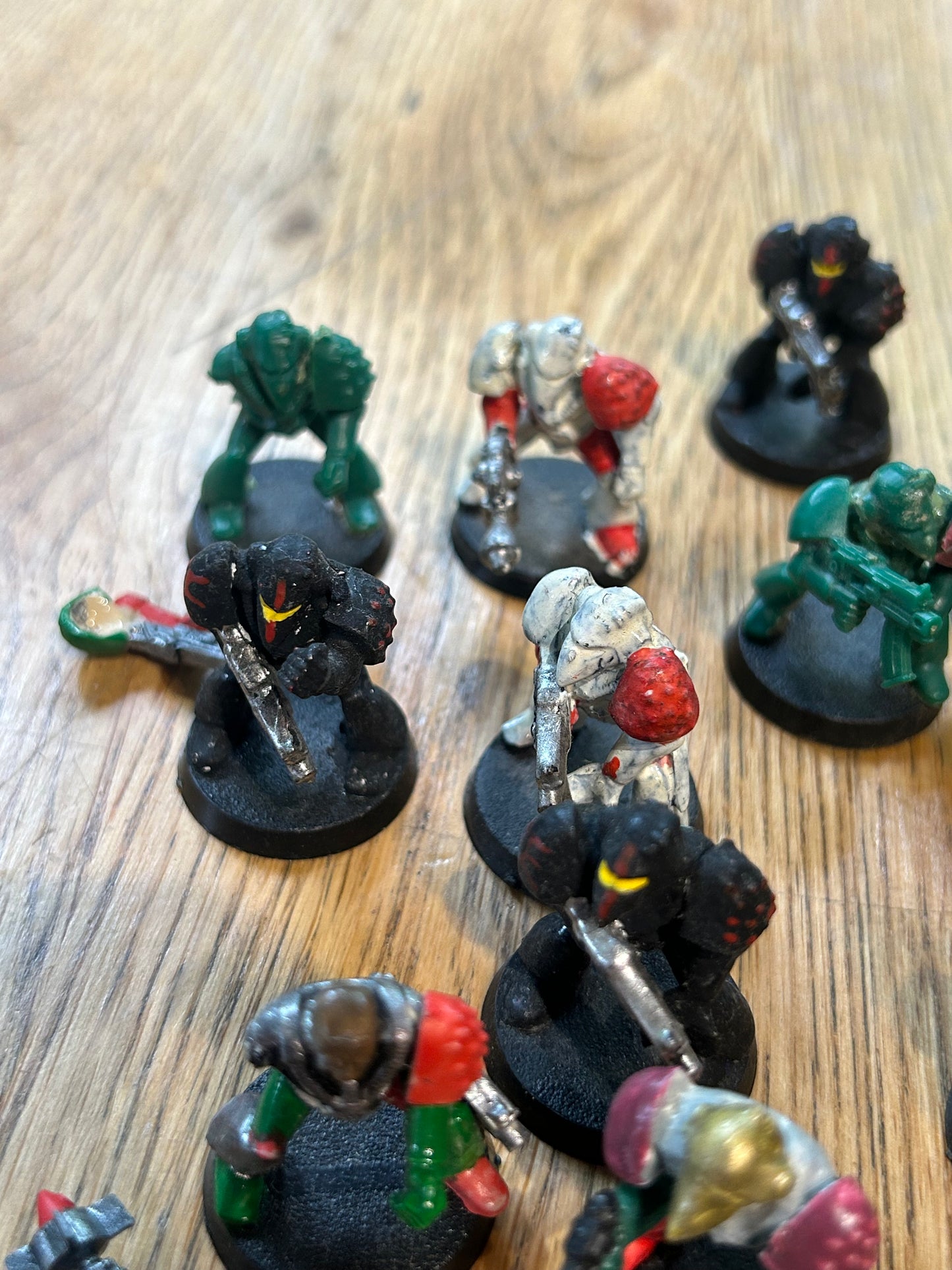 Warhammer 40k Rogue Trader RB1 plastic marines x121 (no backpacks and some heavy paint and glue)