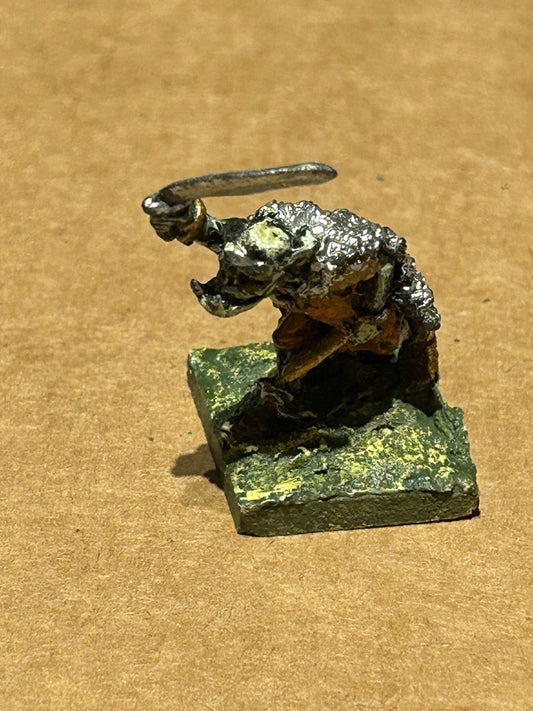 Citadel - Pre Slotta - Warhammer - C15 armoured Orc Warrior chieftain with sword and flail