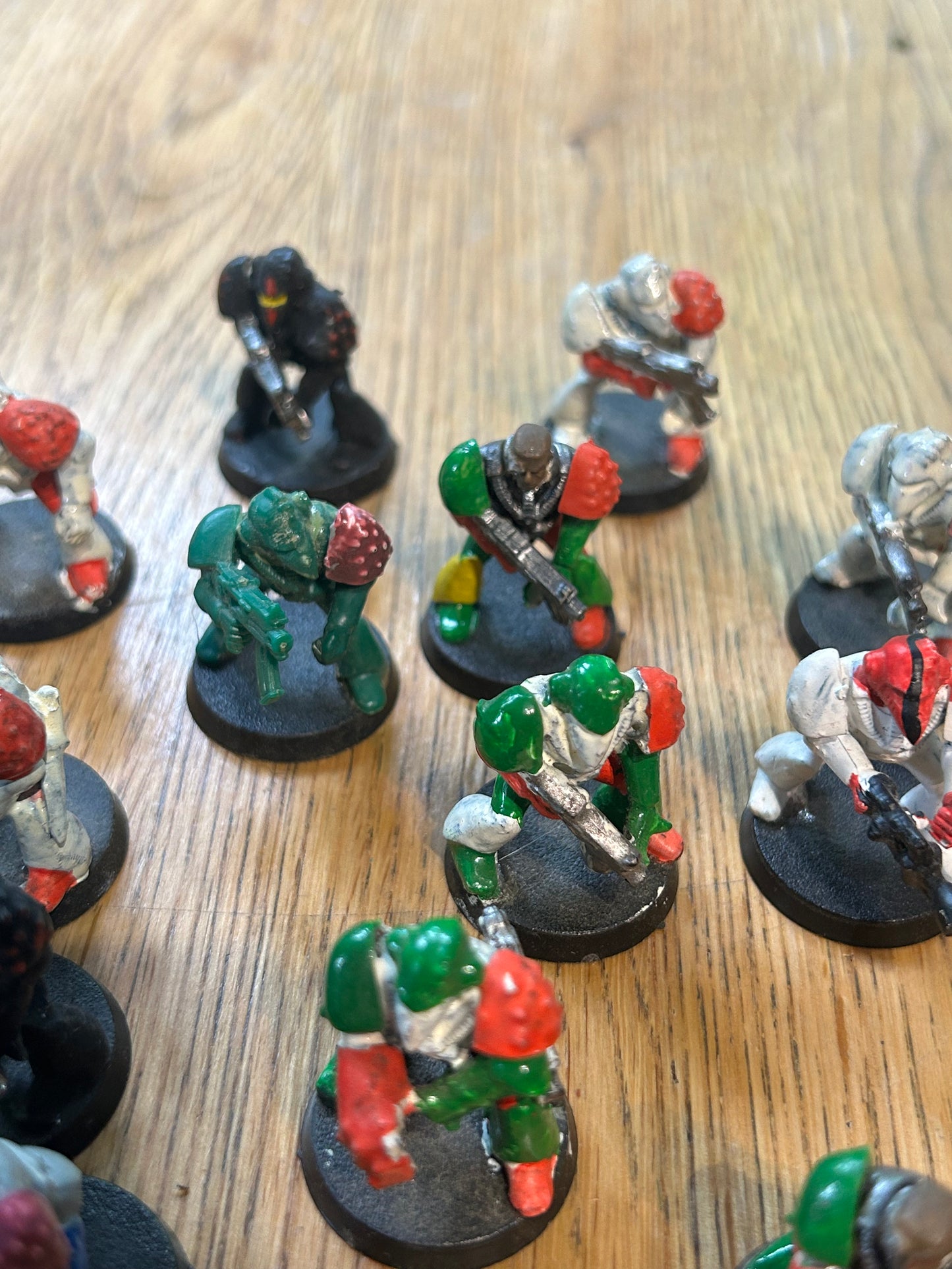 Warhammer 40k Rogue Trader RB1 plastic marines x121 (no backpacks and some heavy paint and glue)