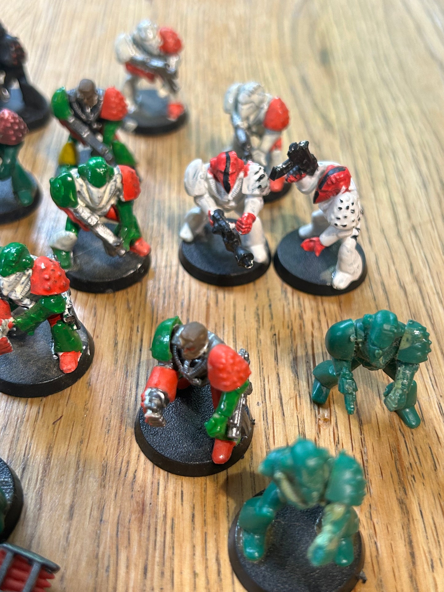 Warhammer 40k Rogue Trader RB1 plastic marines x121 (no backpacks and some heavy paint and glue)