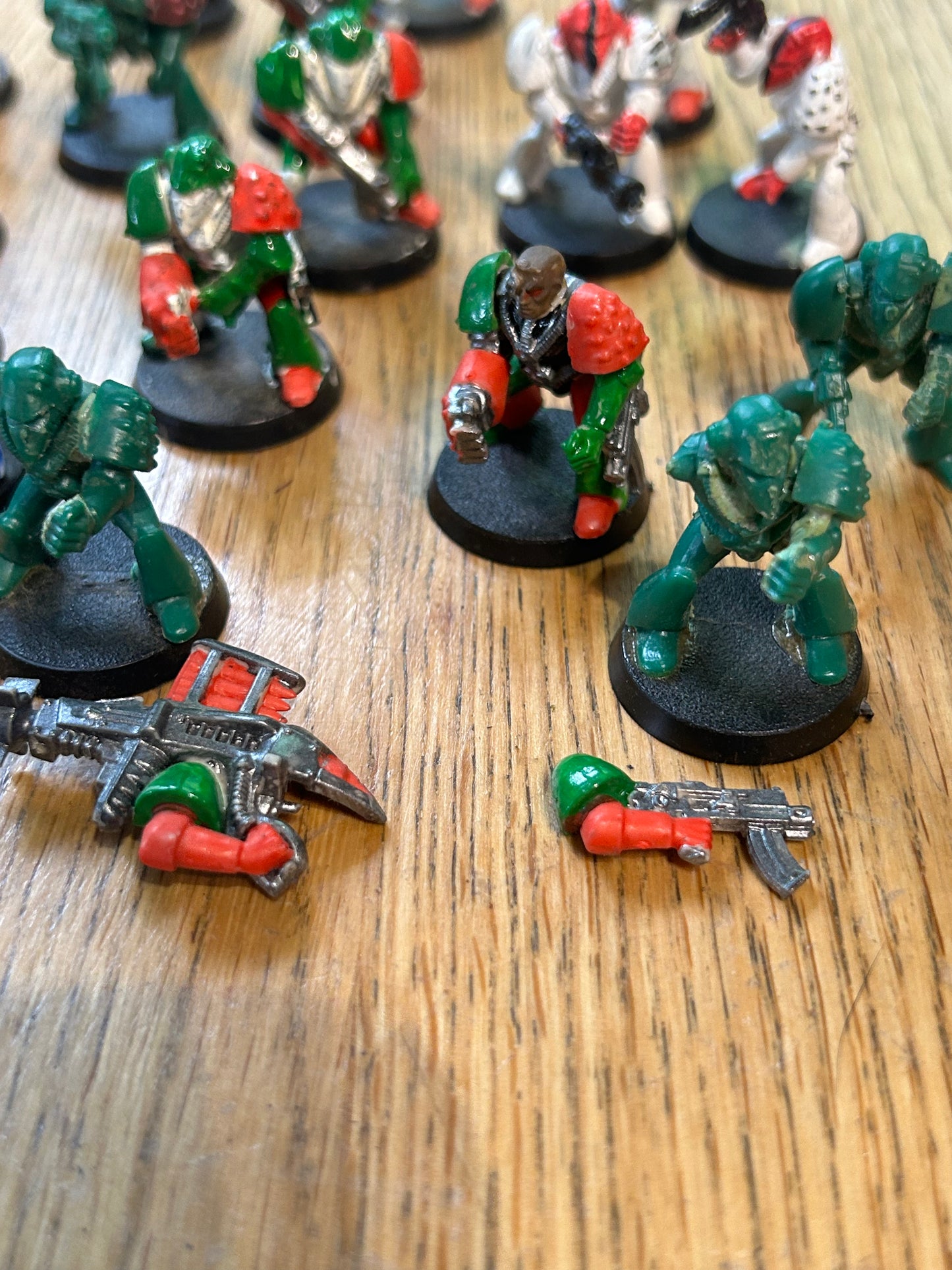 Warhammer 40k Rogue Trader RB1 plastic marines x121 (no backpacks and some heavy paint and glue)