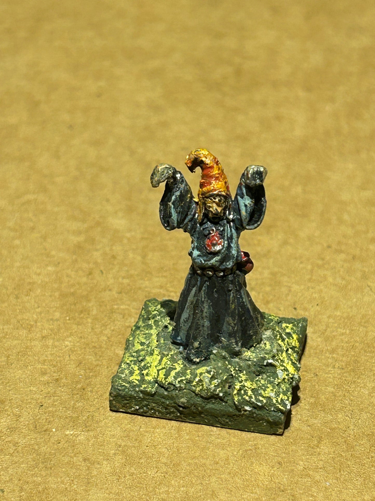 Warhammer Citadel C02/2e young Wizard casting spell Metal Figure 1980s GW