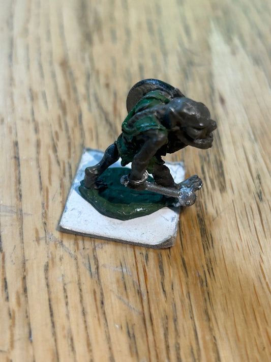 Citadel - Pre Slotta - Warhammer - C15 armoured Orc Warrior -  Mace and shield 1984