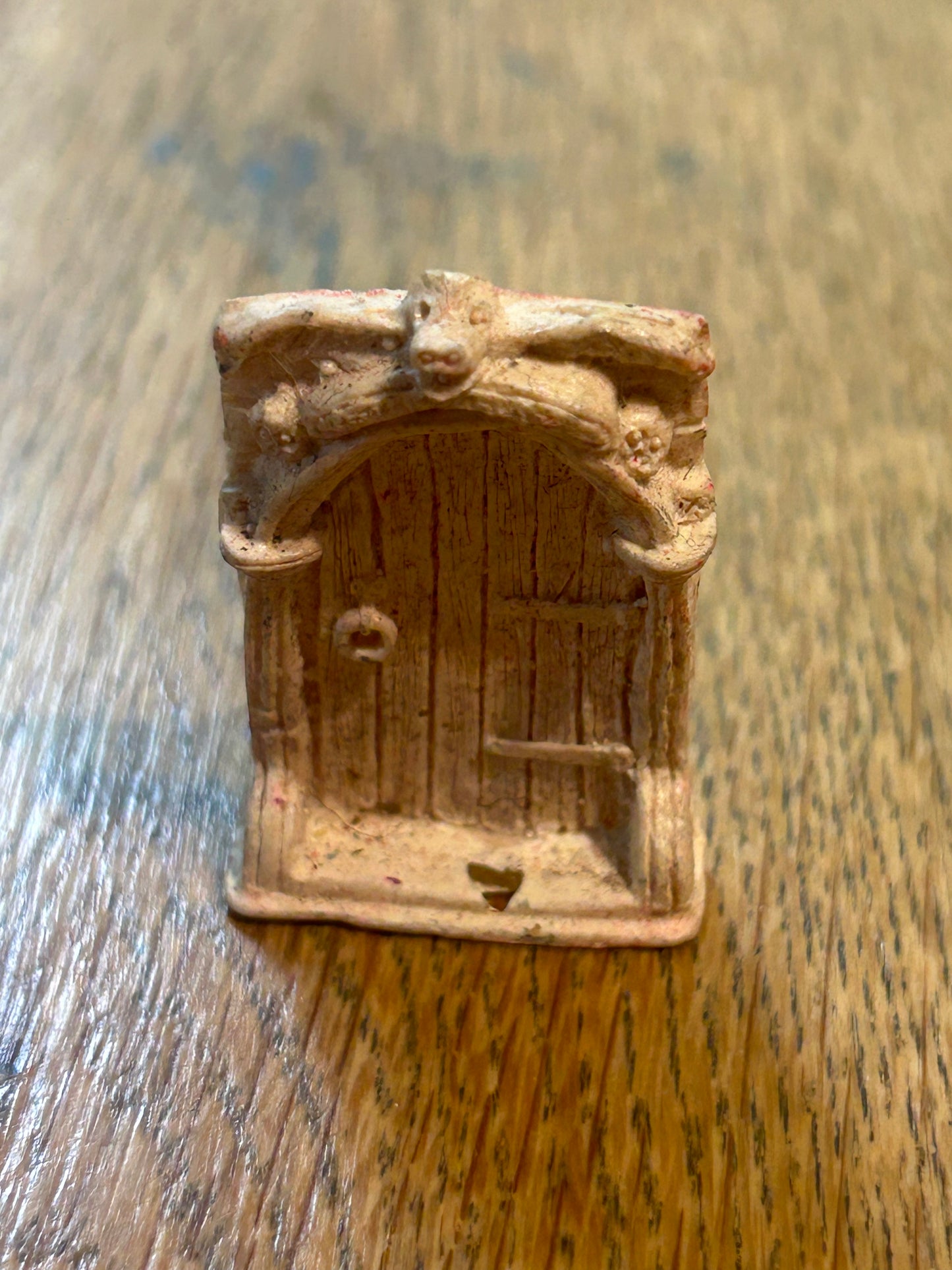 Torchlight resin dungeon doors x6 (one has a little damage to top right of door)