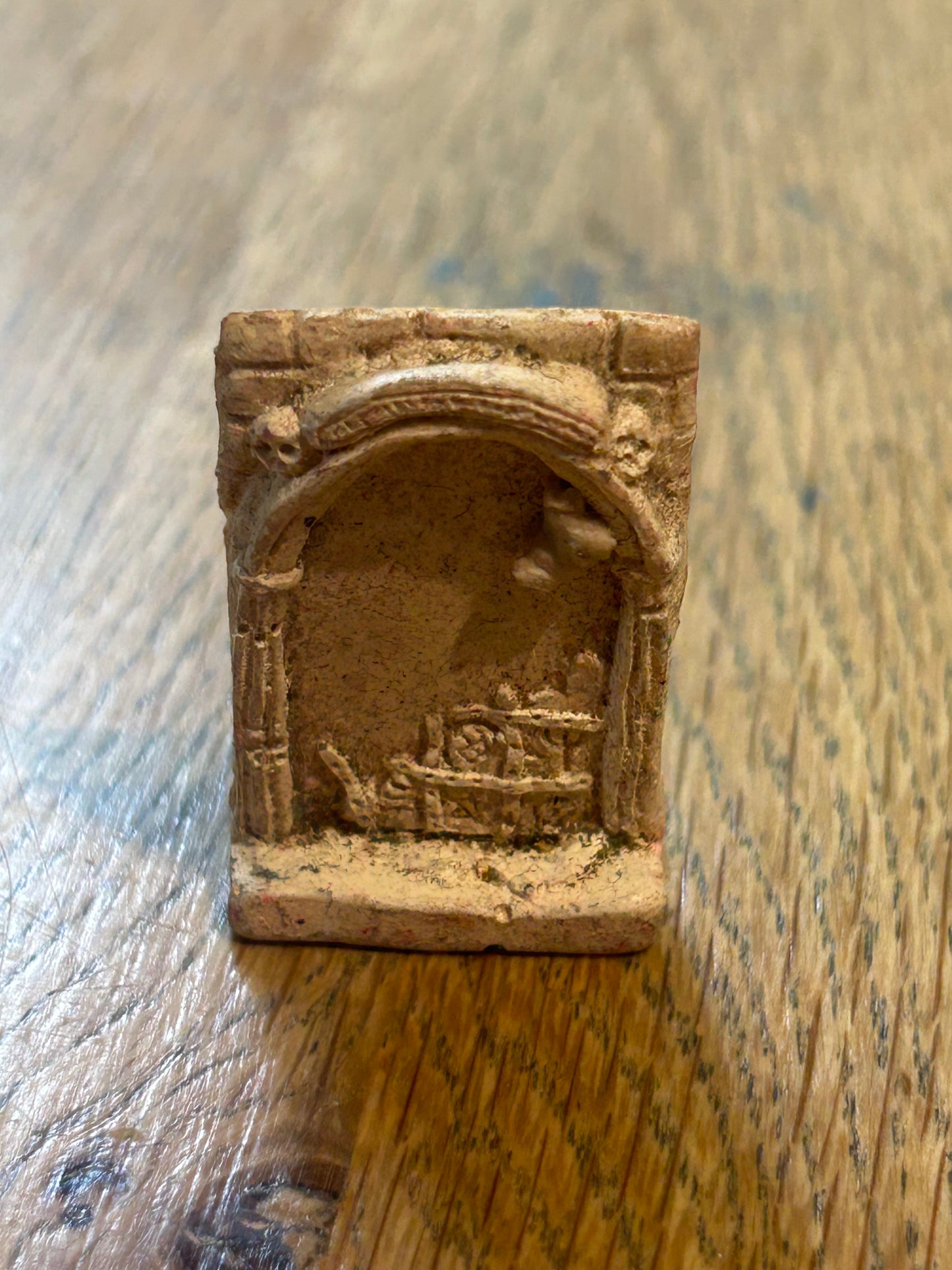 Torchlight resin dungeon doors x6 (one has a little damage to top right of door)