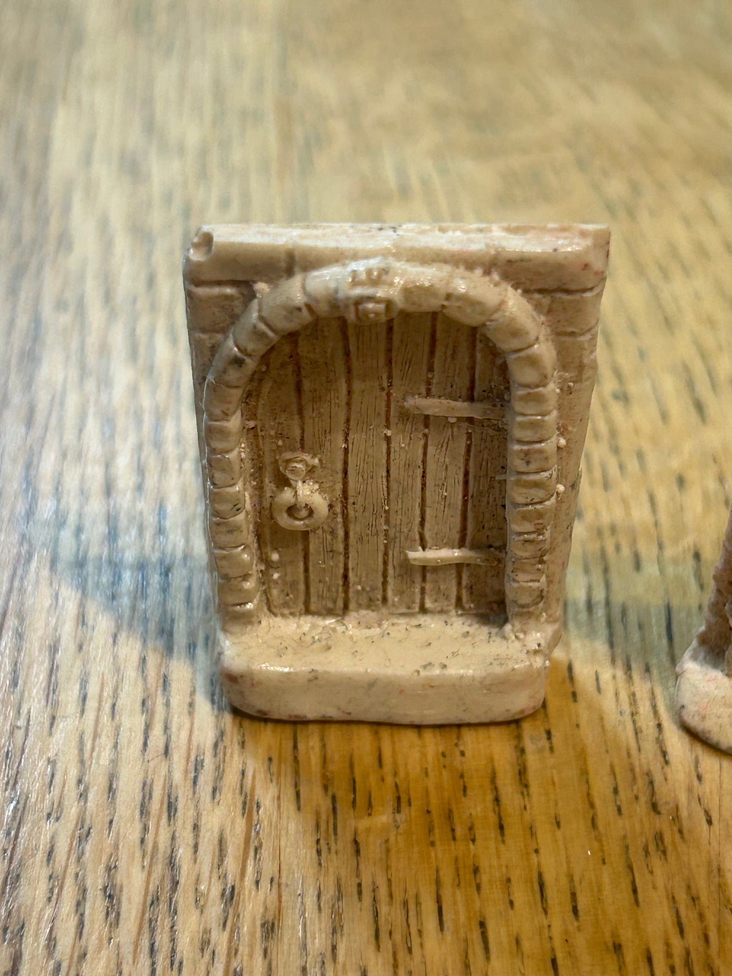 Torchlight resin dungeon doors x6 (one has a little damage to top right of door)