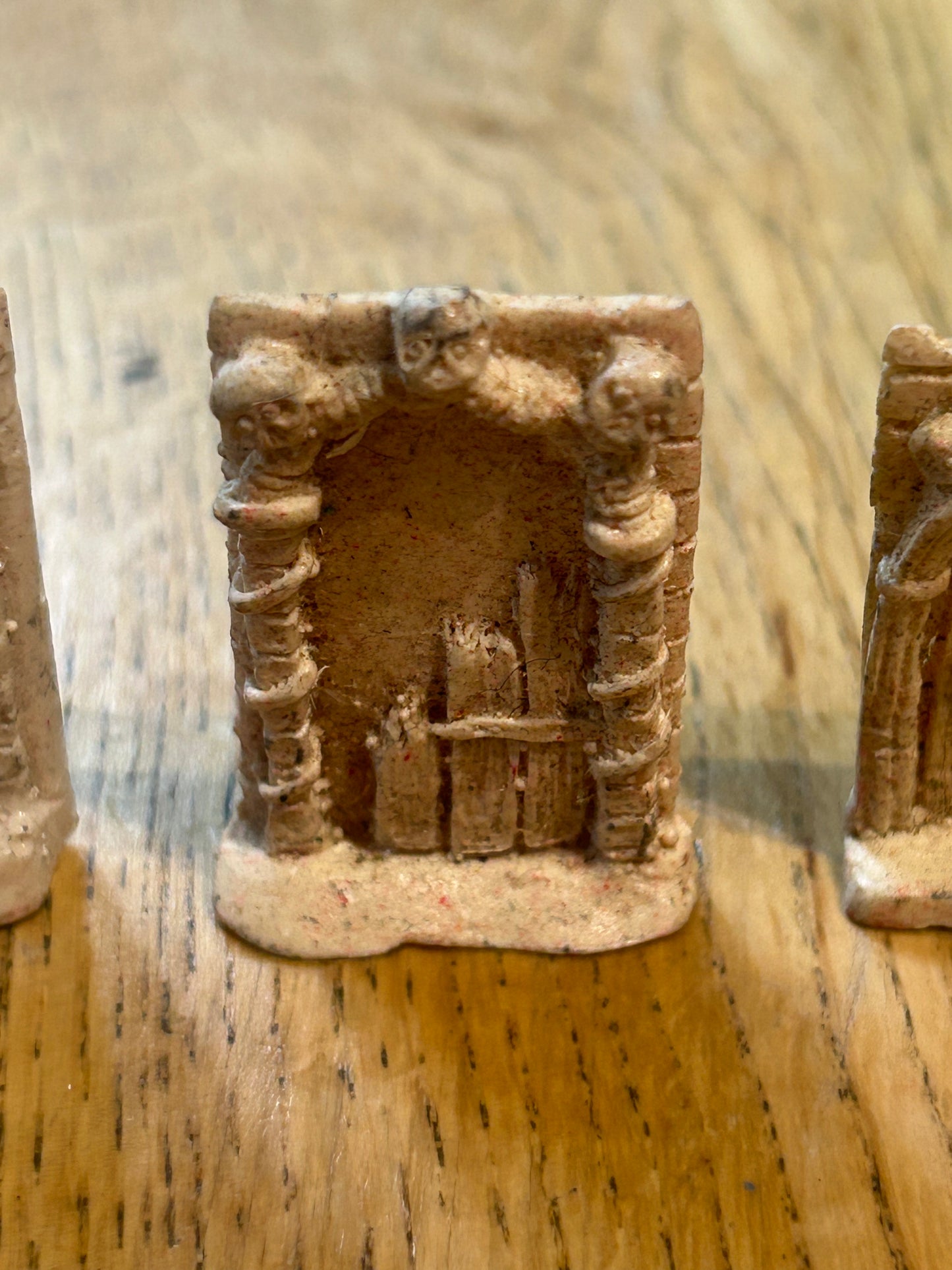 Torchlight resin dungeon doors x6 (one has a little damage to top right of door)