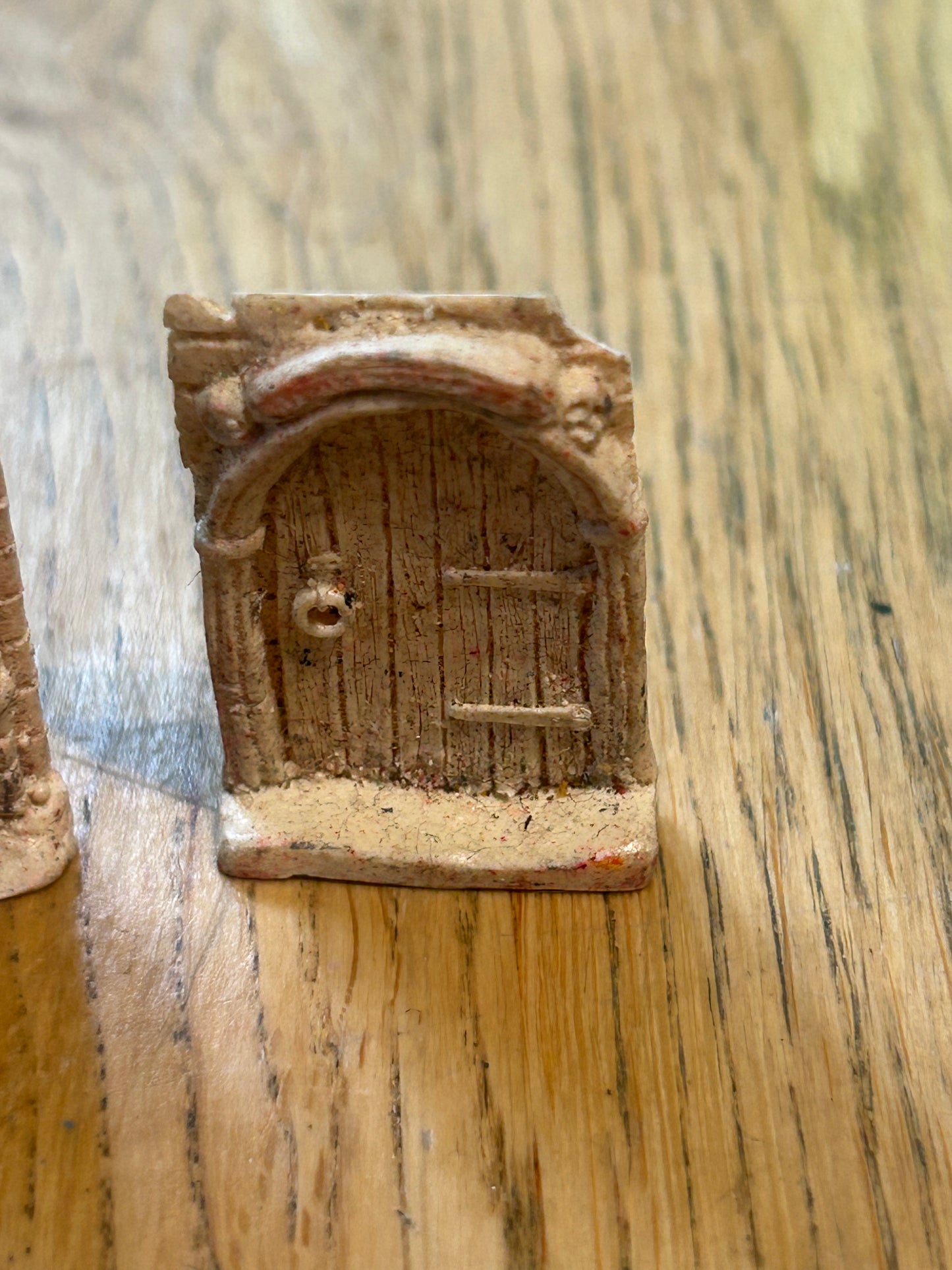 Torchlight resin dungeon doors x6 (one has a little damage to top right of door)