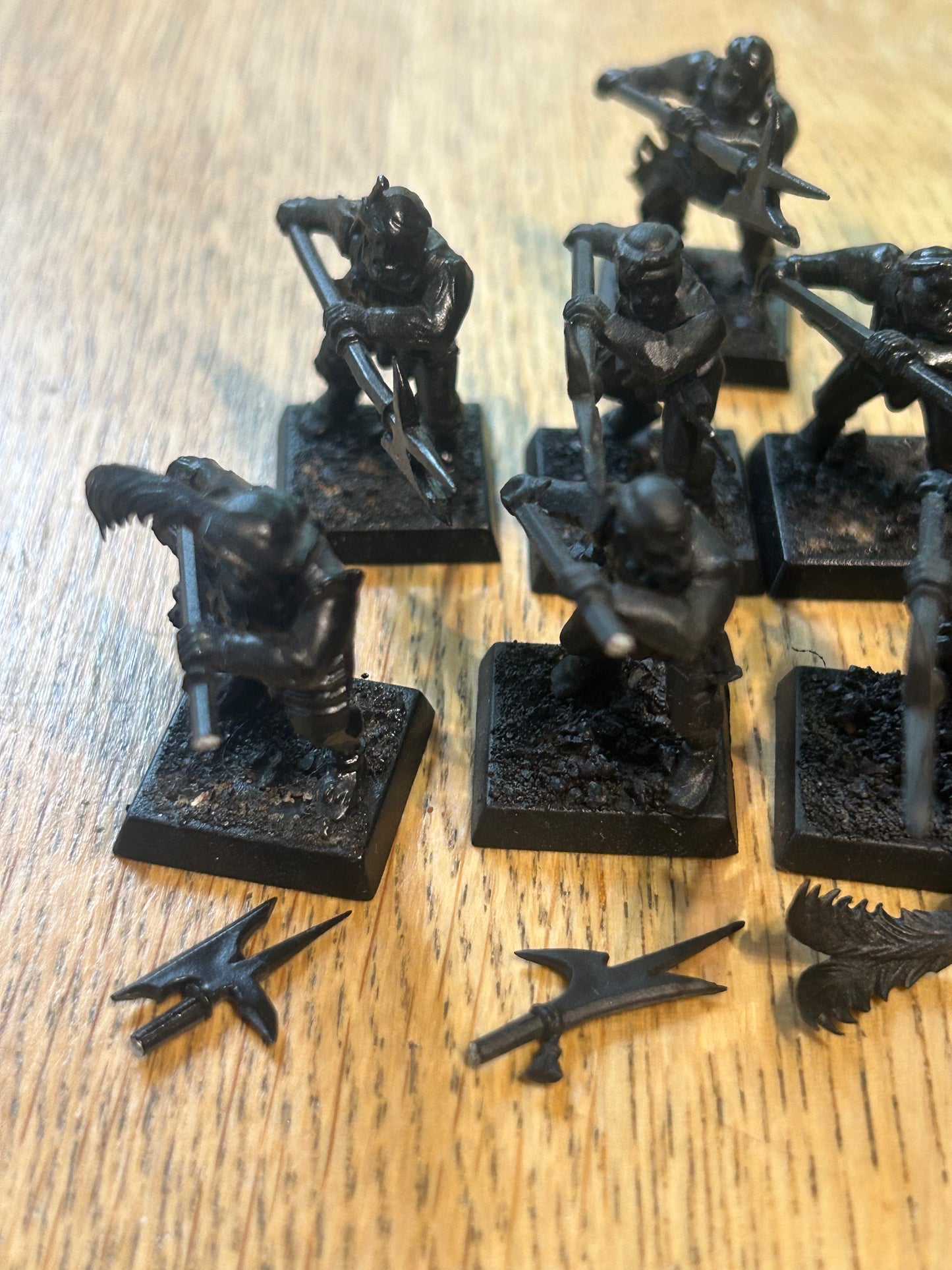 Warhammer fantasy old world empire of man halberdiers regiment (19 halberdiers including full command). Several halberd ends and a couple of heads needs regluing