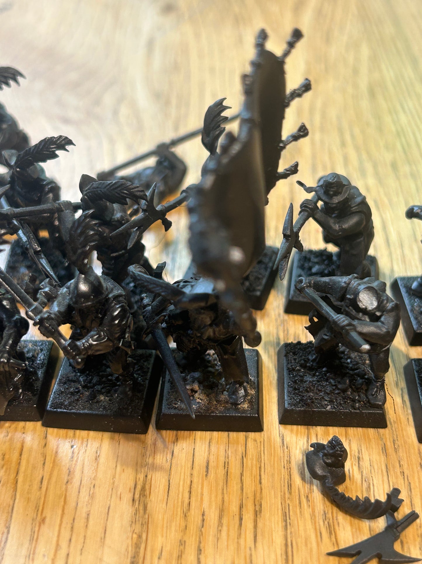 Warhammer fantasy old world empire of man halberdiers regiment (19 halberdiers including full command). Several halberd ends and a couple of heads needs regluing