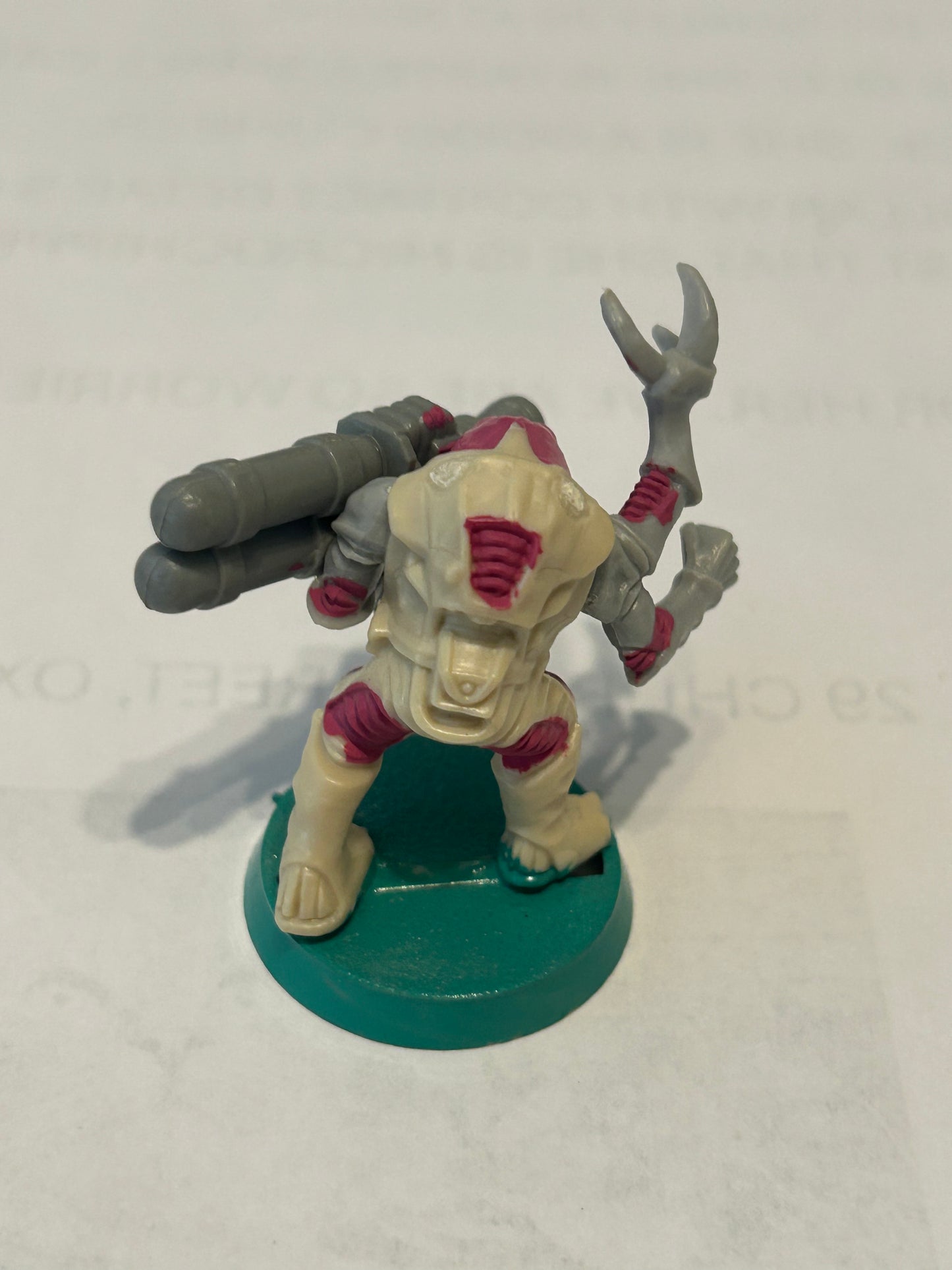Warhammer 40k/ Rogue Trader Genestealer hybrid with non-original heavy weapon plastic from space hulk expansion