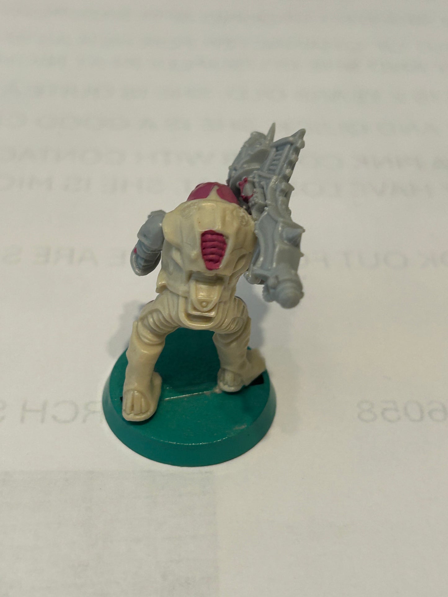 Warhammer 40k/ Rogue Trader Genestealer hybrid with heavy weapon plastic from space hulk expansion