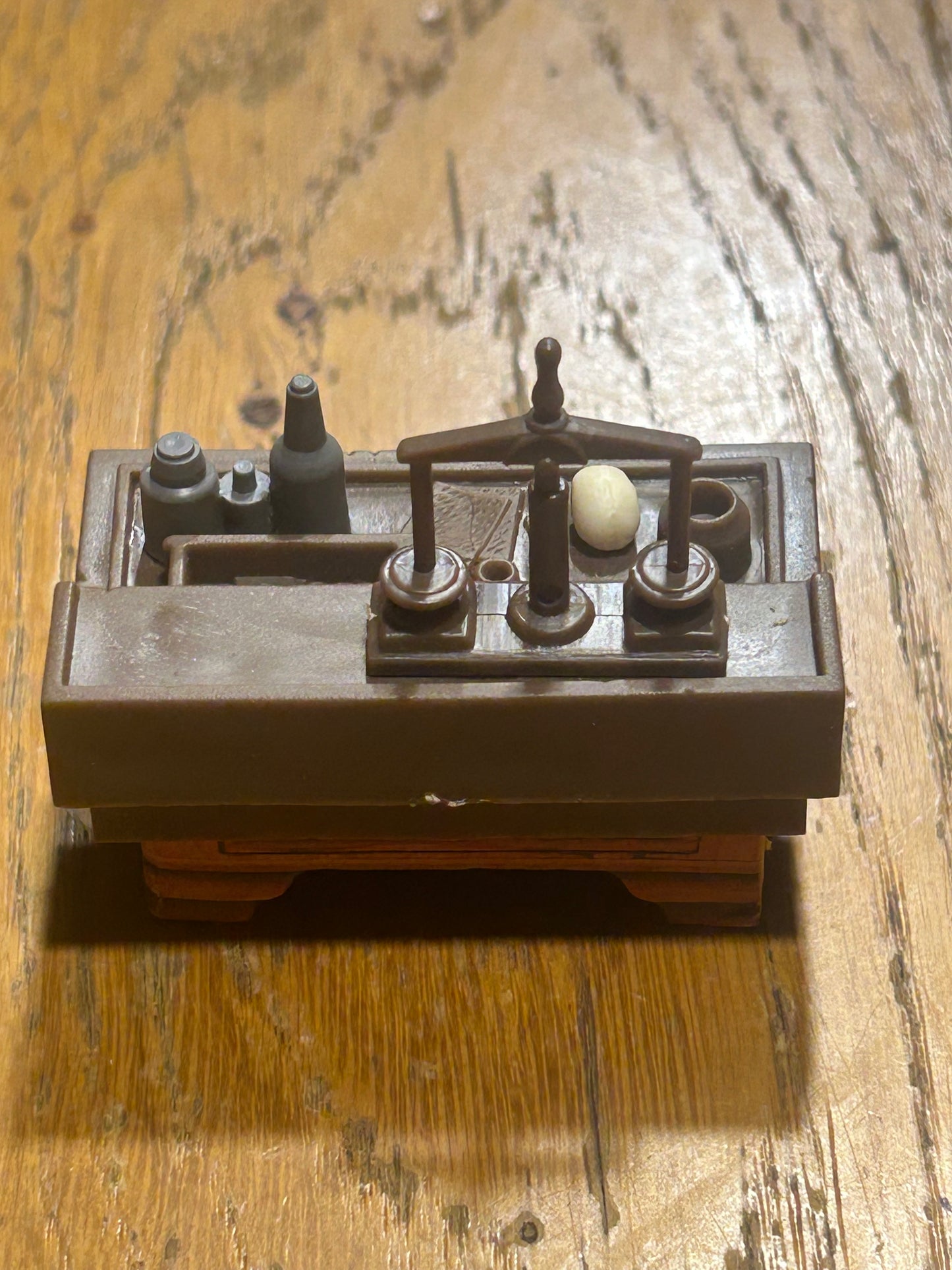 Heroquest desk with accessory