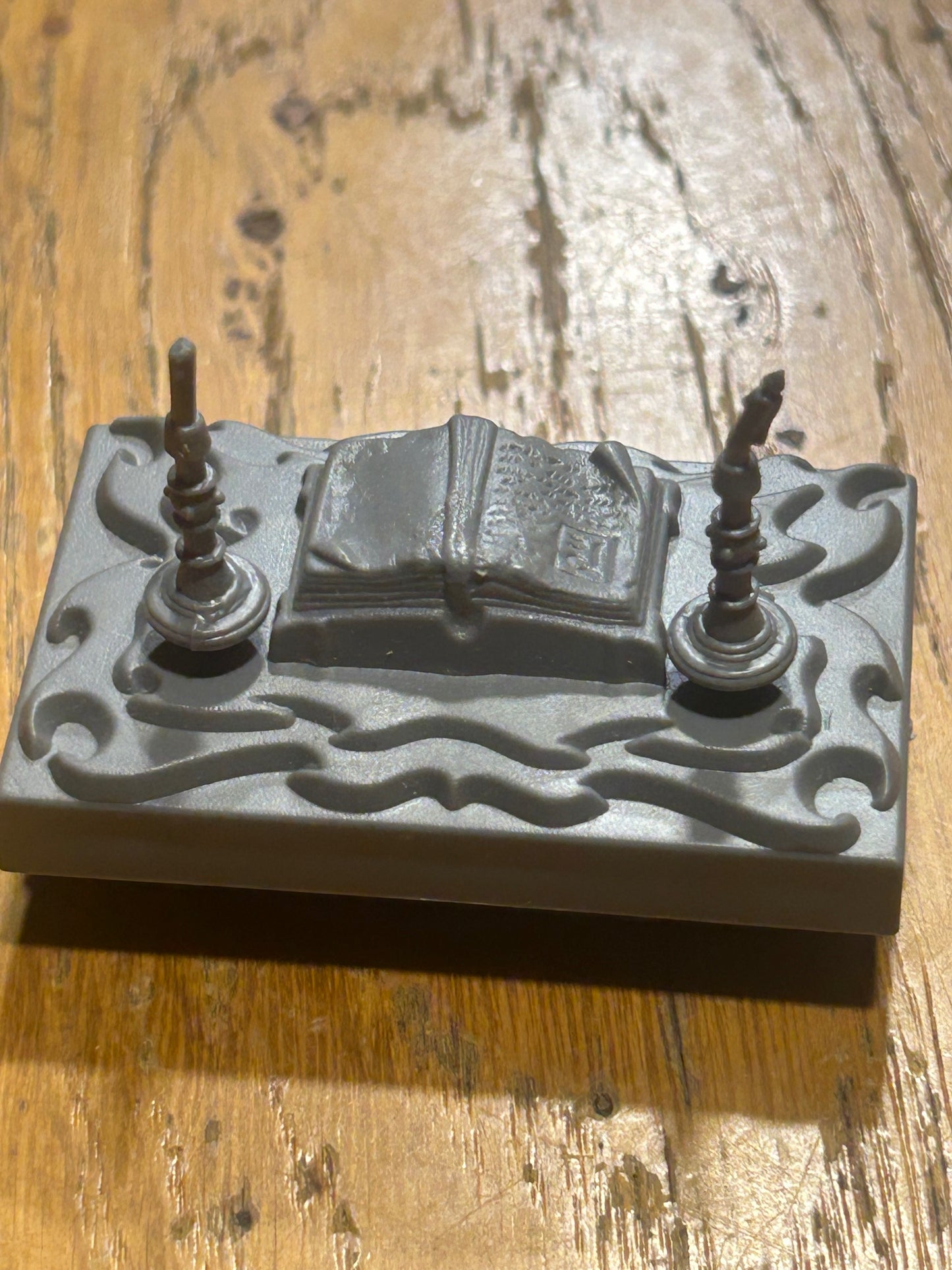 Heroquest altar (one candle broken and the other bent)