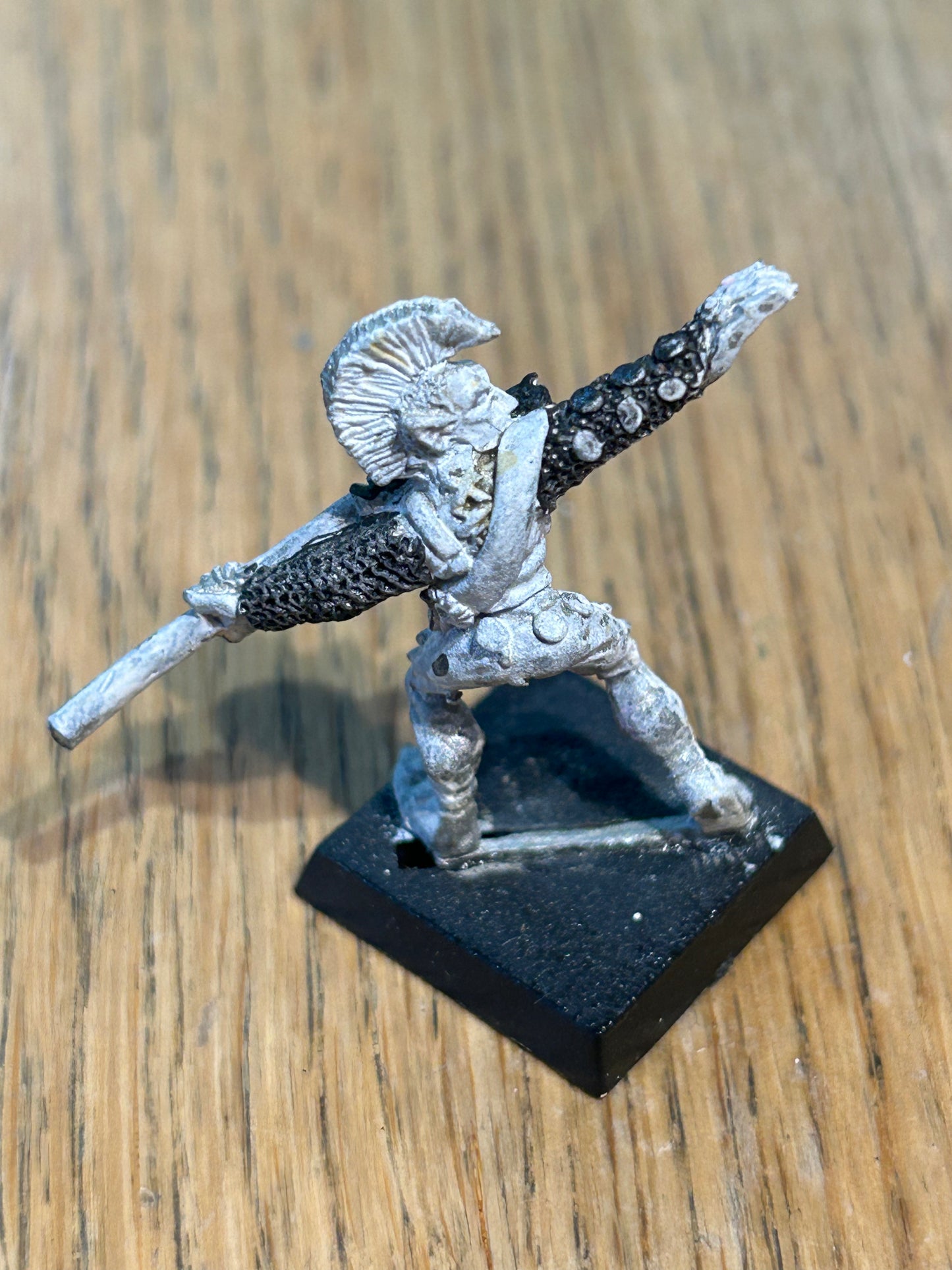 Warhammer Fantasy old world wood elf wardancer with javelin