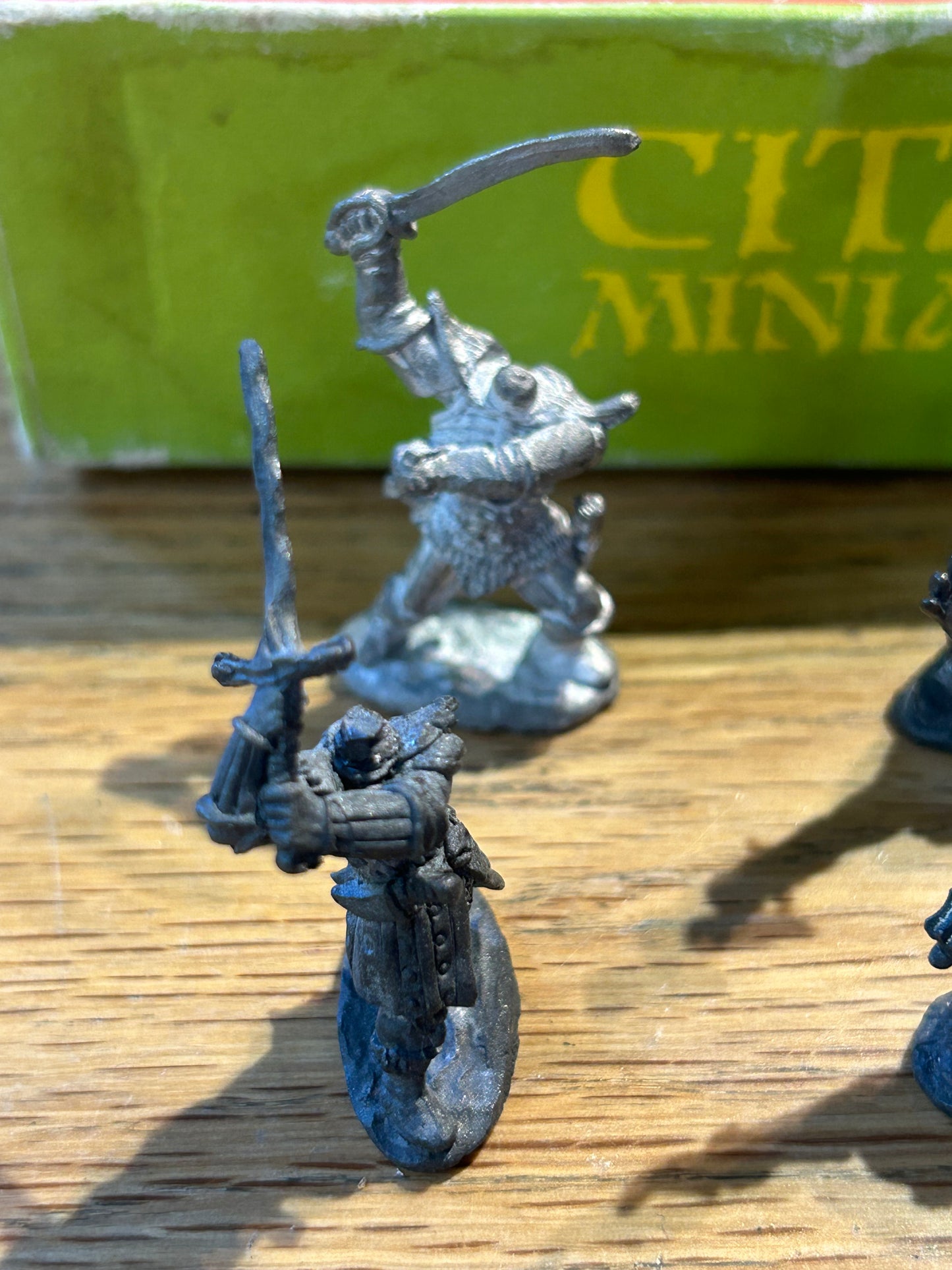 SS1 (v1) Champions of Chaos citadel speciality set complete box (9 bodies, 12 heads, 12 shields and 3 weapons, one weapon has a bit of damage)