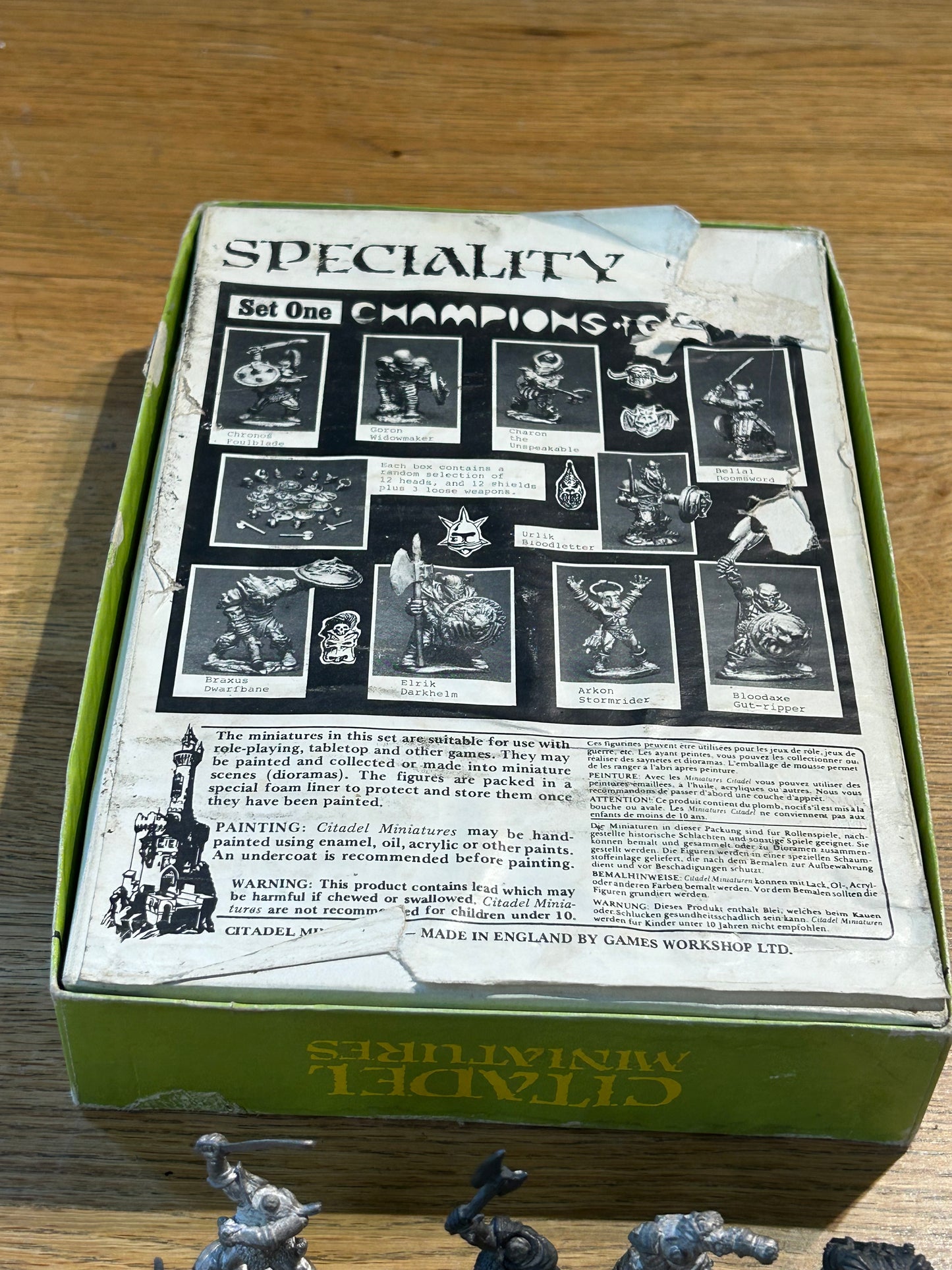 SS1 (v1) Champions of Chaos citadel speciality set complete box (9 bodies, 12 heads, 12 shields and 3 weapons, one weapon has a bit of damage)