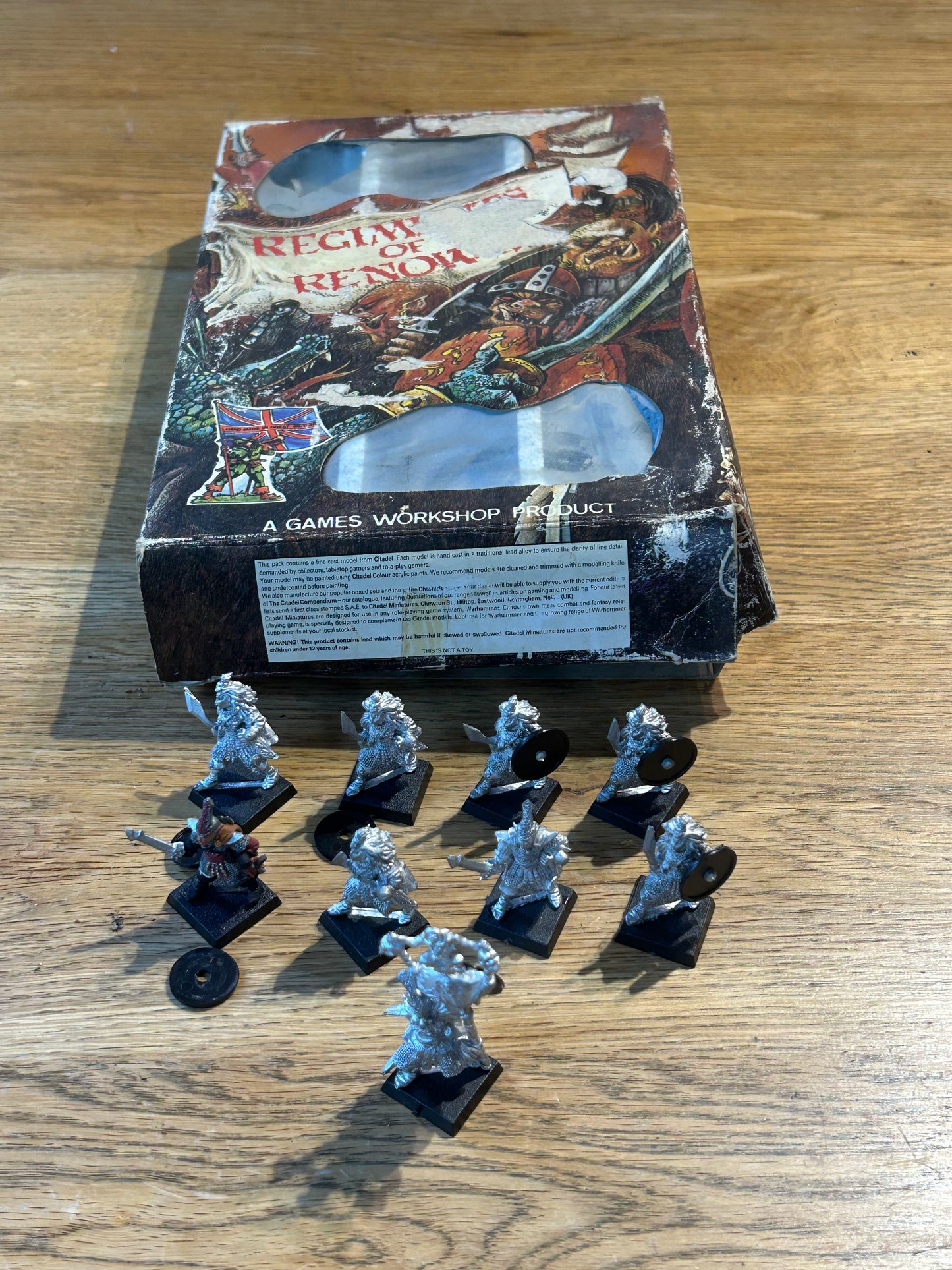 Games Workshop Warhammer Regiments Of Renown RR4 Mengil Manhide's Dark Elves (6 witch elves and 2 troopers and standard bearer)