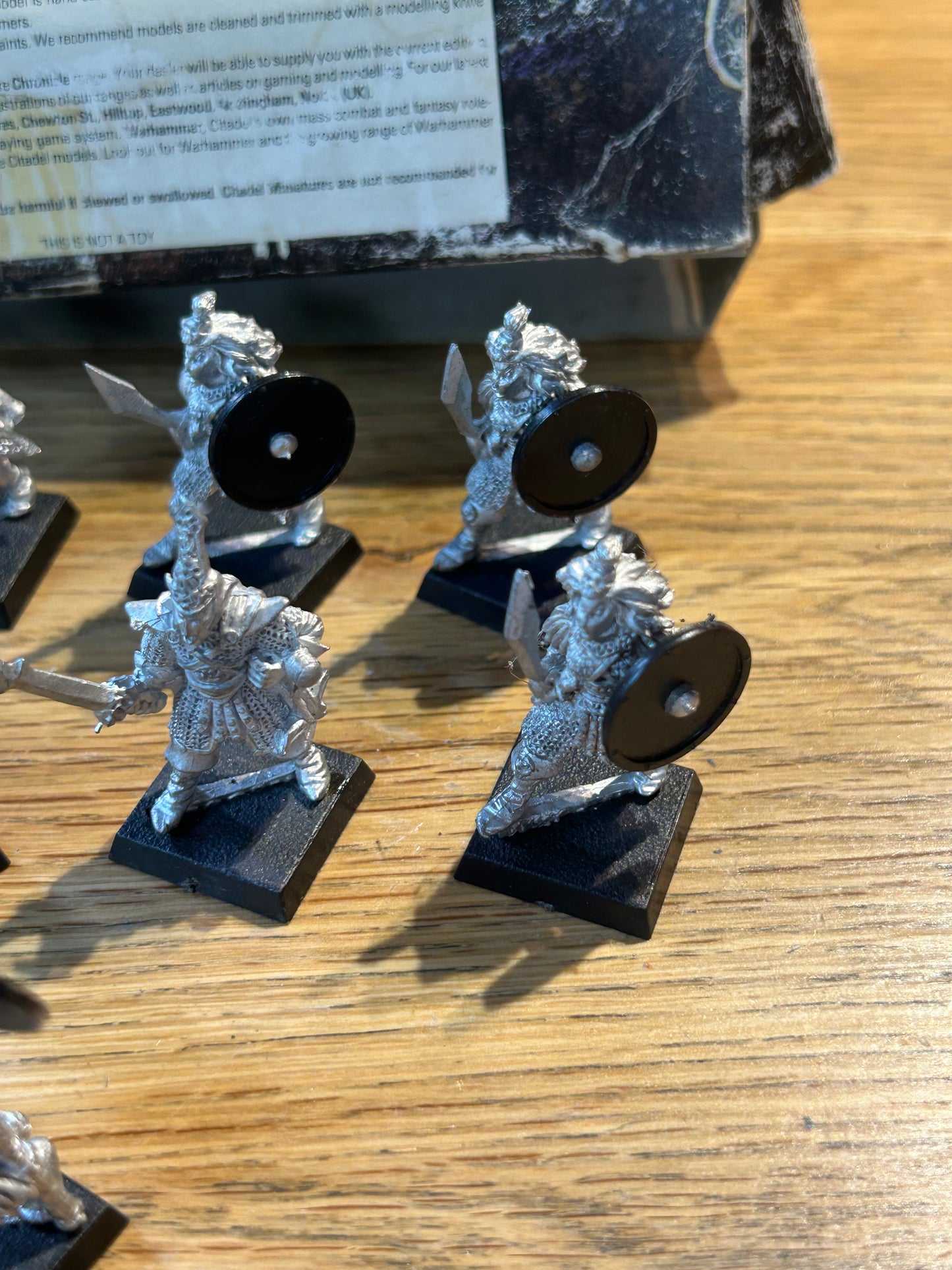 Games Workshop Warhammer Regiments Of Renown RR4 Mengil Manhide's Dark Elves (6 witch elves and 2 troopers and standard bearer)