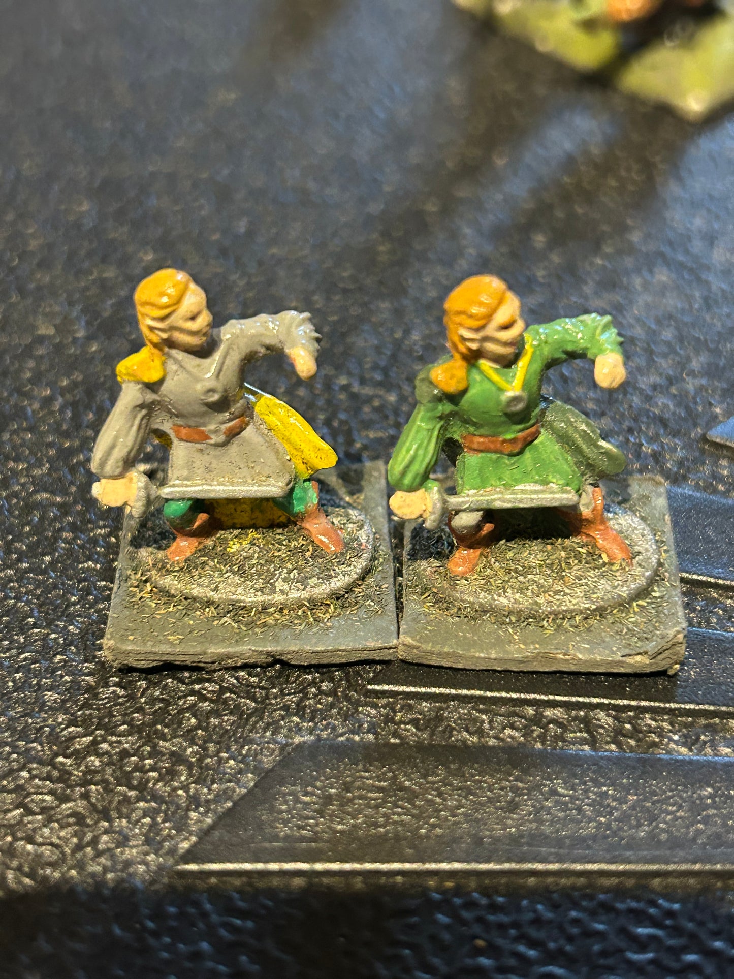 Prince August 654 wood elves captain with sword x2