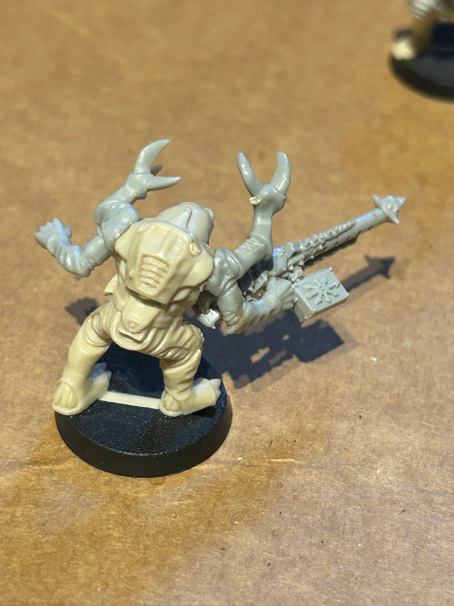 Warhammer 40k/ Rogue Trader Genestealer hybrid with heavy weapon plastic from space hulk expansion