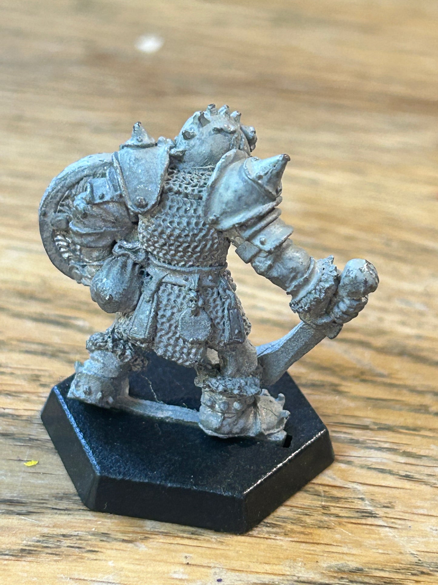 ME44 Uruk-hai LOTR citadel games workshop Gw With Sword and shield Middle-earth Oldhammer