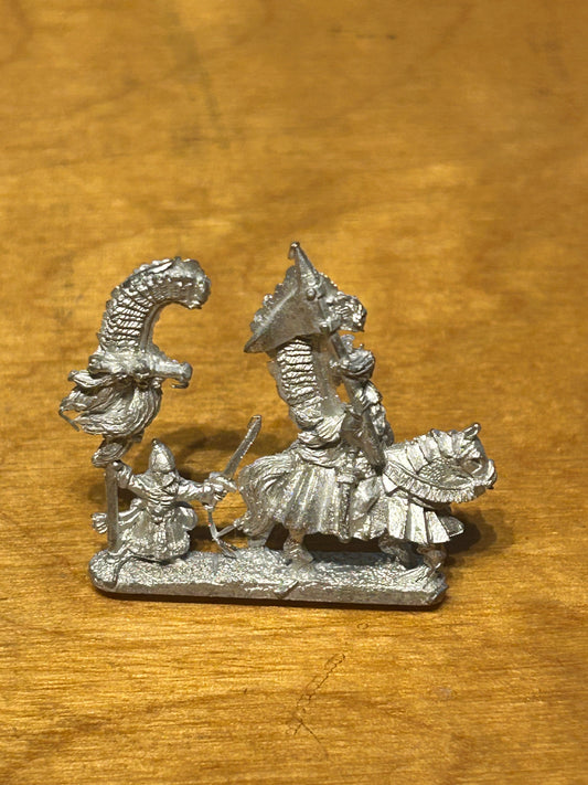 Warmaster 10mm - Kislev - Kislev battle standard bearer on foot and on horse - Metal OOP