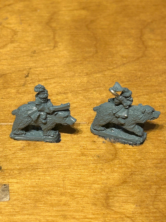 Warmaster 10mm - Kislev - Kislev Bear heroes- Metal OOP (2 heroes on bears)