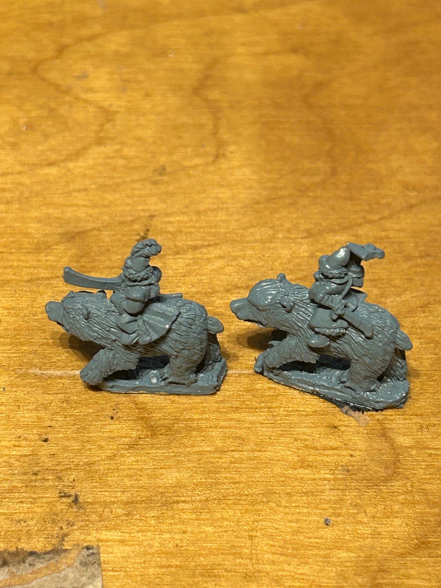 Warmaster 10mm - Kislev - Kislev Bear heroes- Metal OOP (2 heroes on bears)