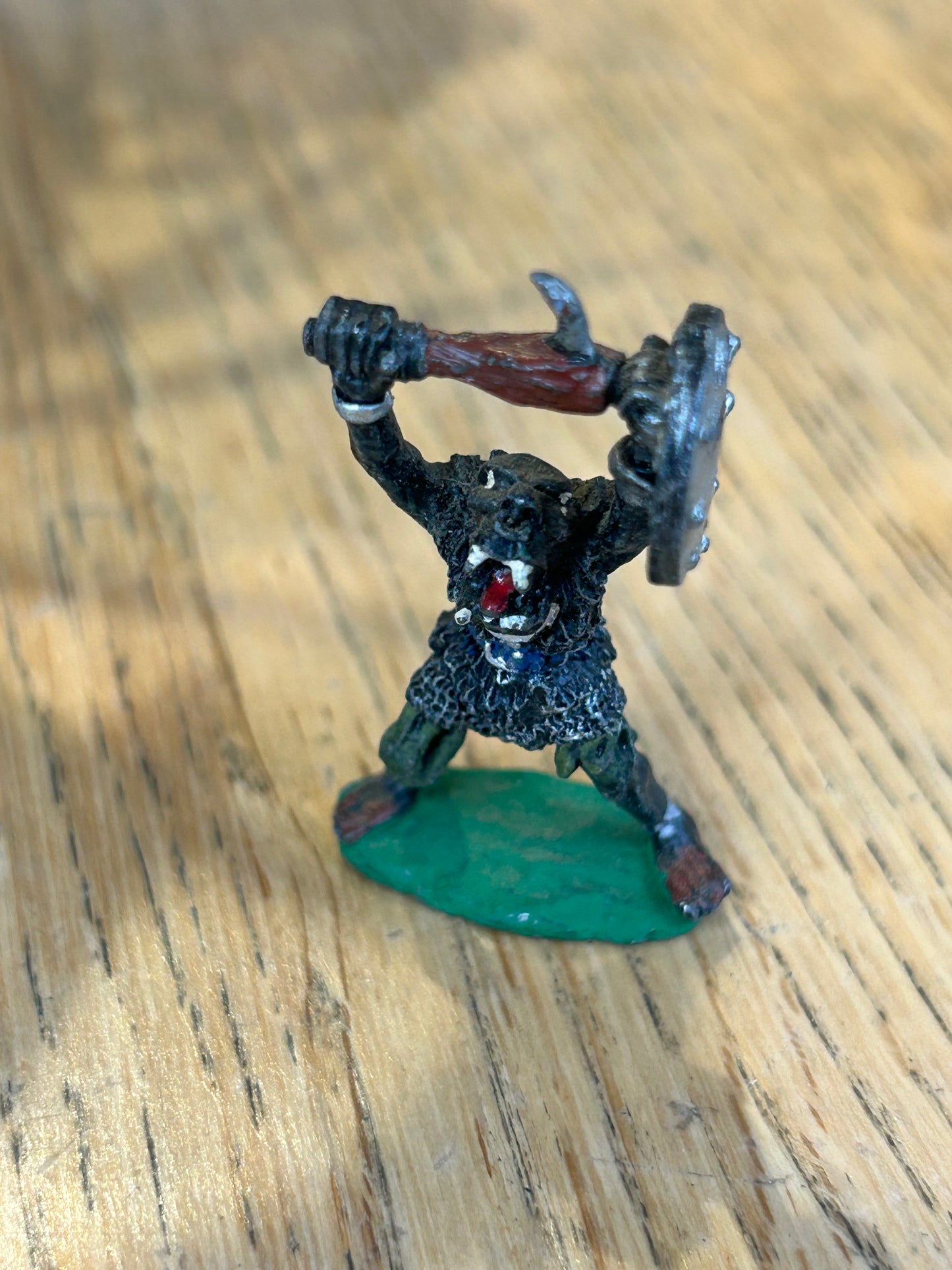 Warhammer fantasy c16 orc with spiked club and shield