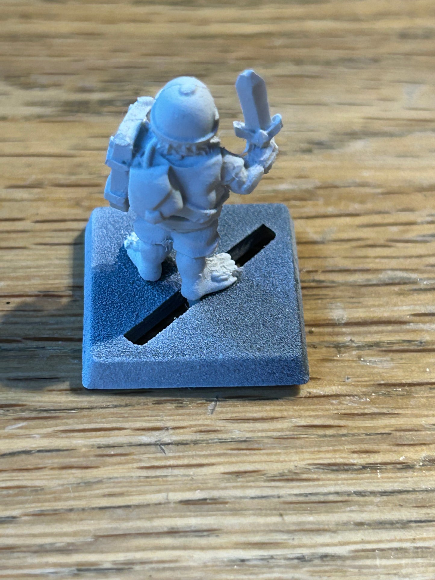 Maxi mini halfling with sword and shield