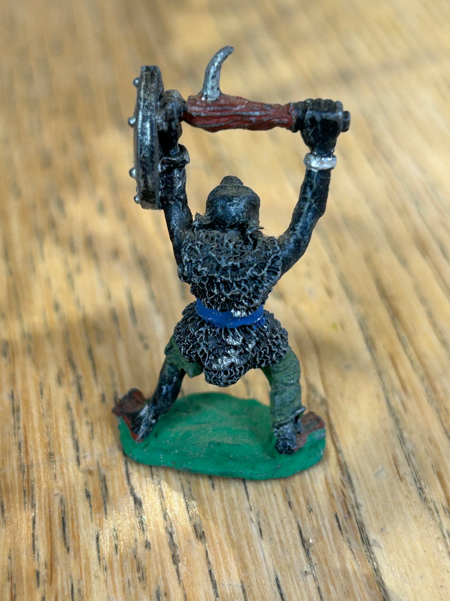 Warhammer fantasy c16 orc with spiked club and shield
